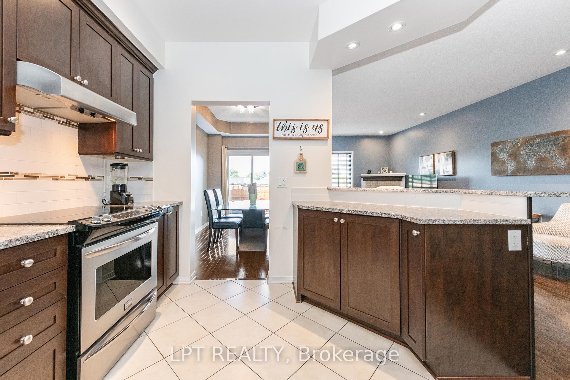 Photo 9 of 950 Torovin Private, Ottawa, Pineview — HOMEH