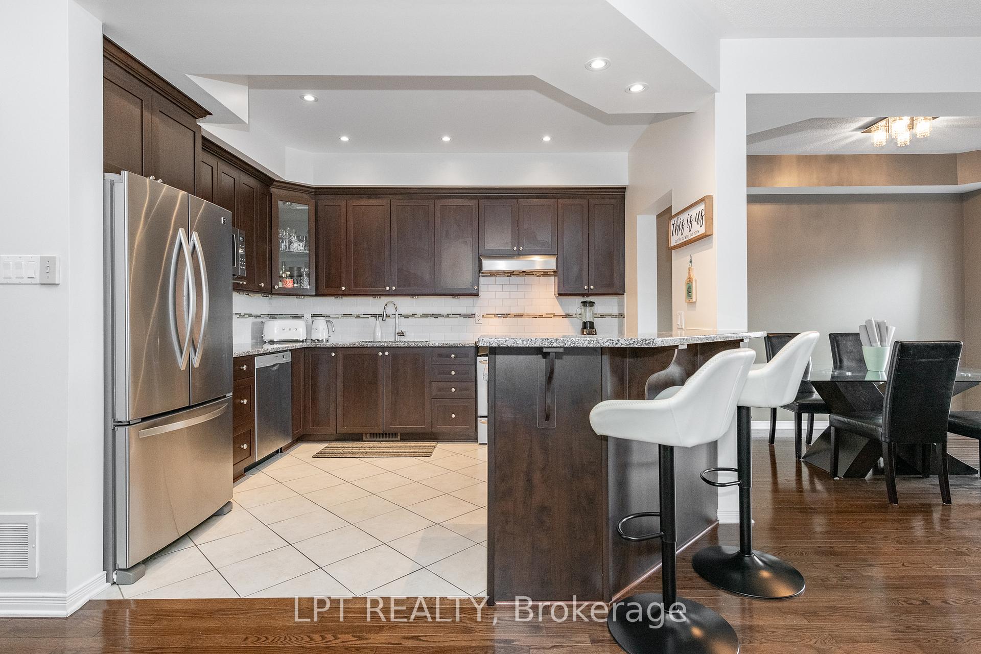 Photo 21 of 950 Torovin Private, Ottawa, Pineview — HOMEH