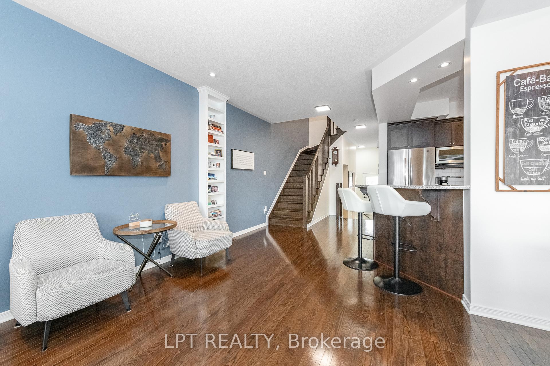 Photo 11 of 950 Torovin Private, Ottawa, Pineview — HOMEH