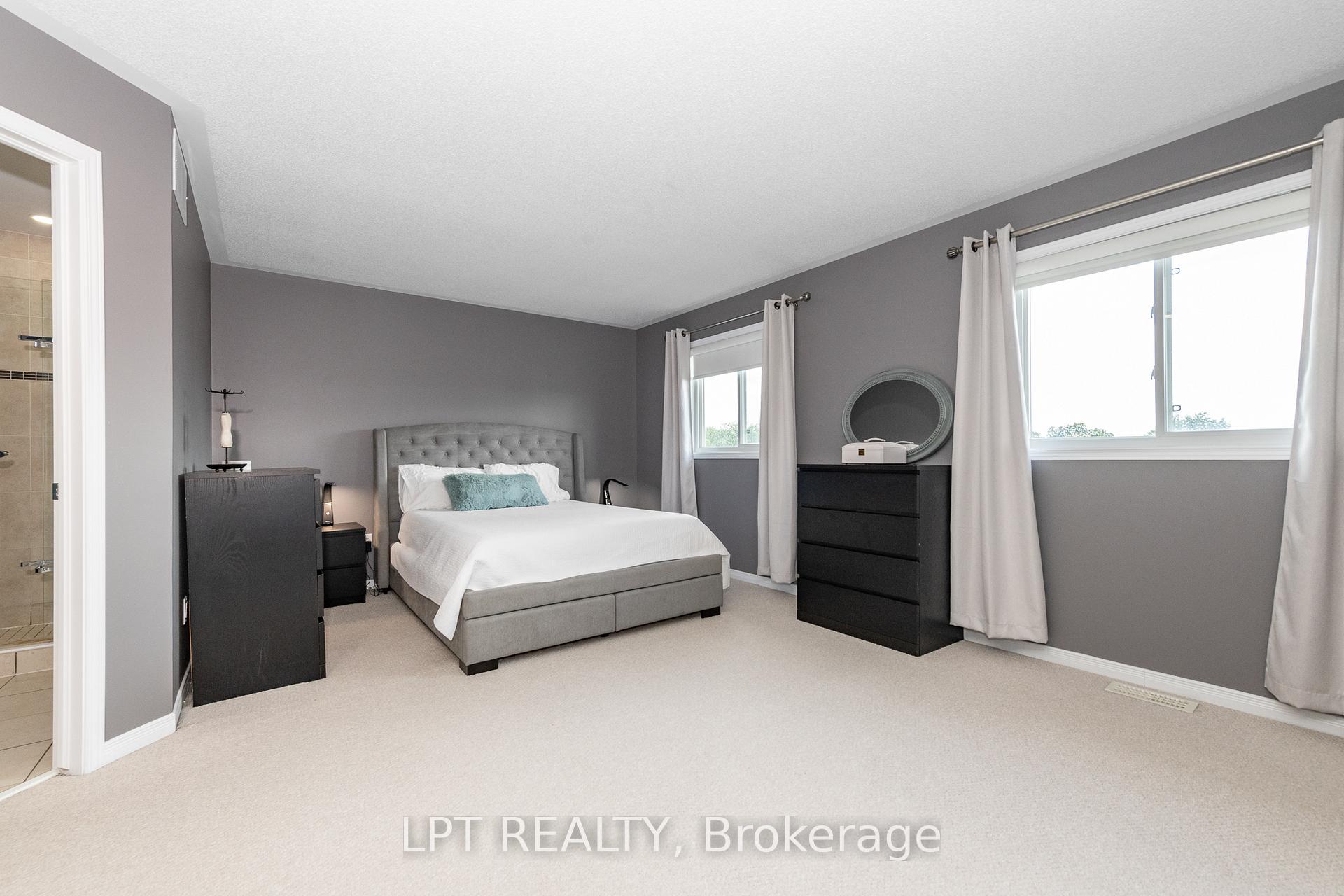 Photo 12 of 950 Torovin Private, Ottawa, Pineview — HOMEH
