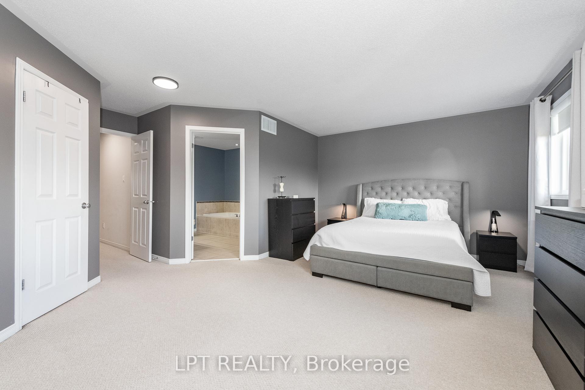 Photo 13 of 950 Torovin Private, Ottawa, Pineview — HOMEH