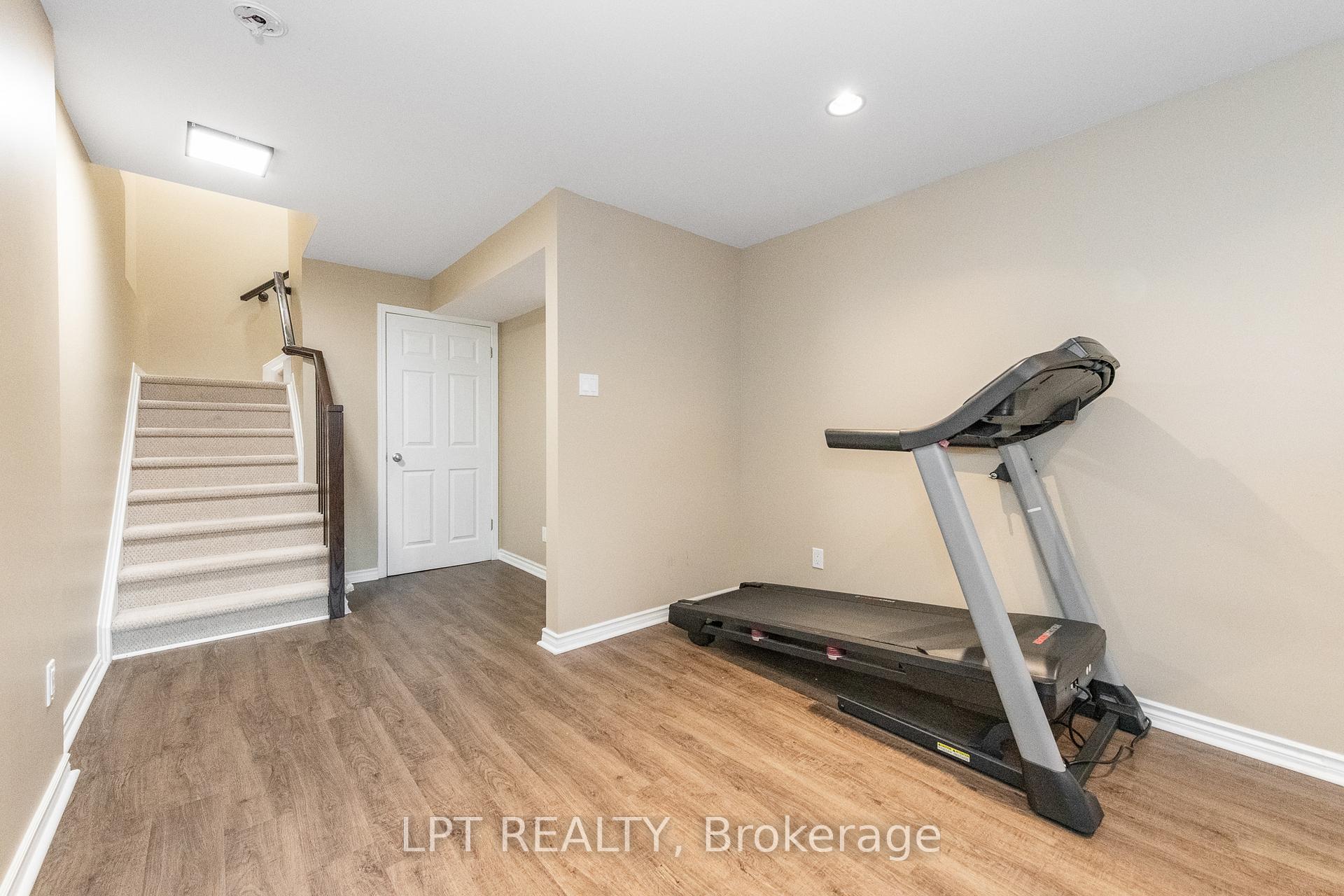 Photo 23 of 950 Torovin Private, Ottawa, Pineview — HOMEH