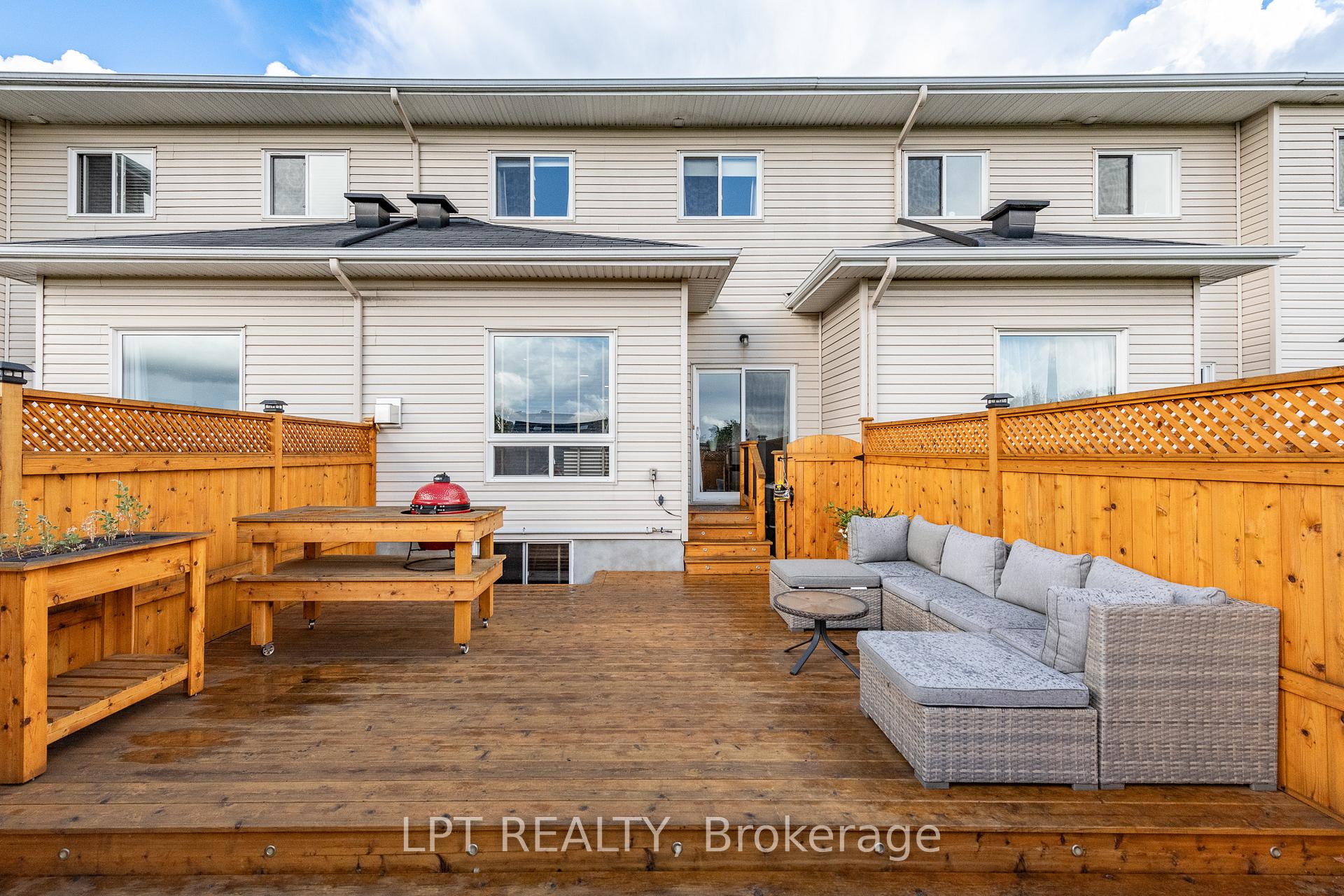Photo 17 of 950 Torovin Private, Ottawa, Pineview — HOMEH