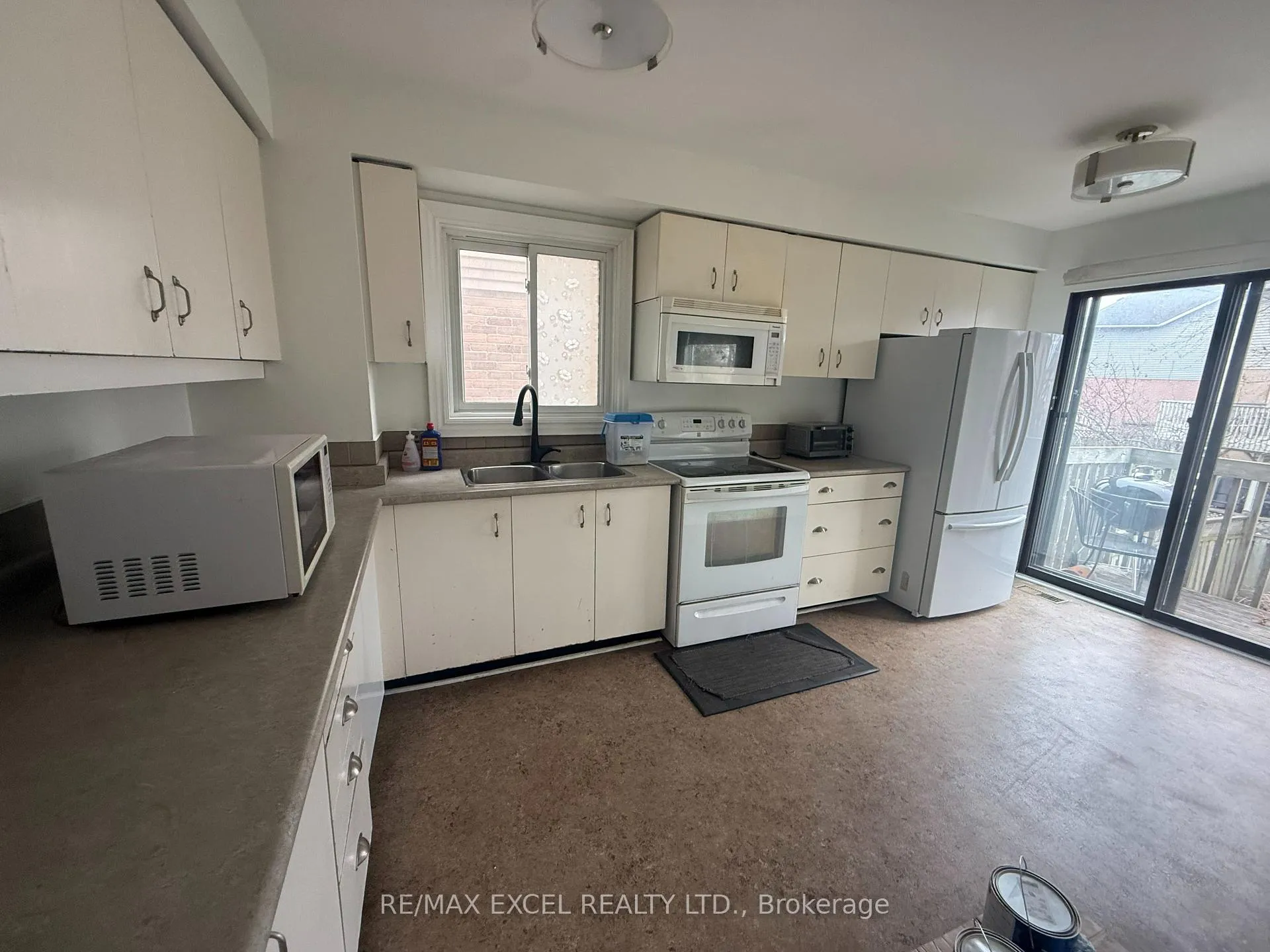 Photo 6 of 18 Ducatel Crescent, Ajax, Central — HOMEH