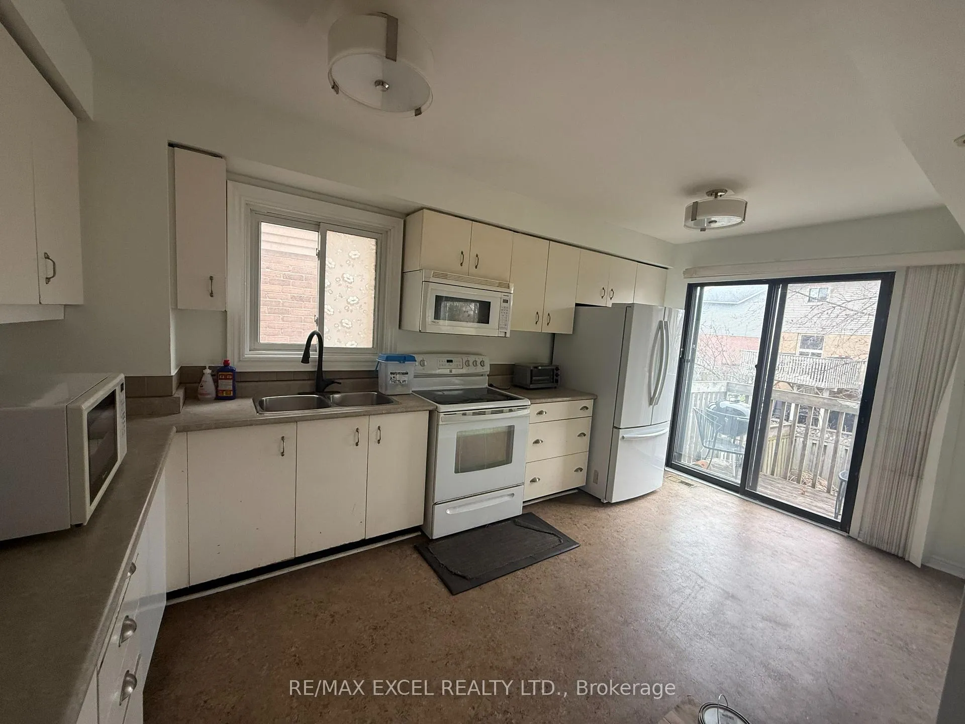 Photo 7 of 18 Ducatel Crescent, Ajax, Central — HOMEH