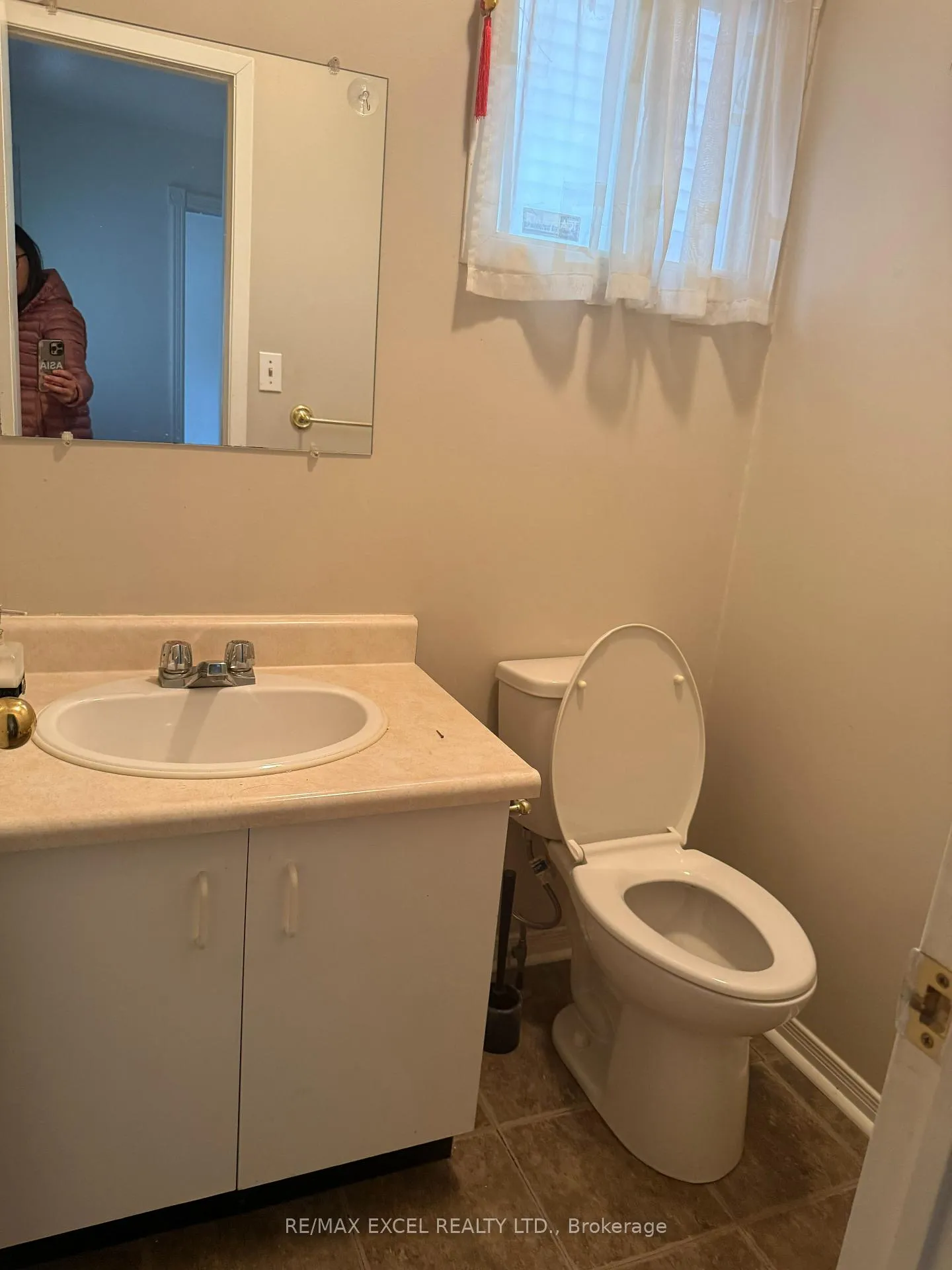 Photo 8 of 18 Ducatel Crescent, Ajax, Central — HOMEH