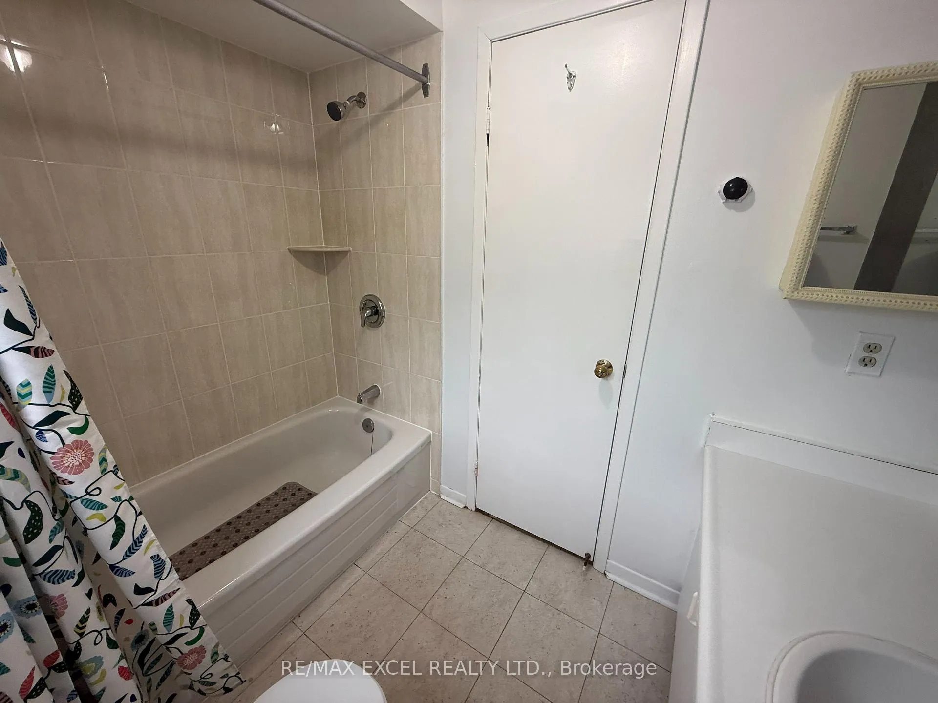 Photo 13 of 18 Ducatel Crescent, Ajax, Central — HOMEH