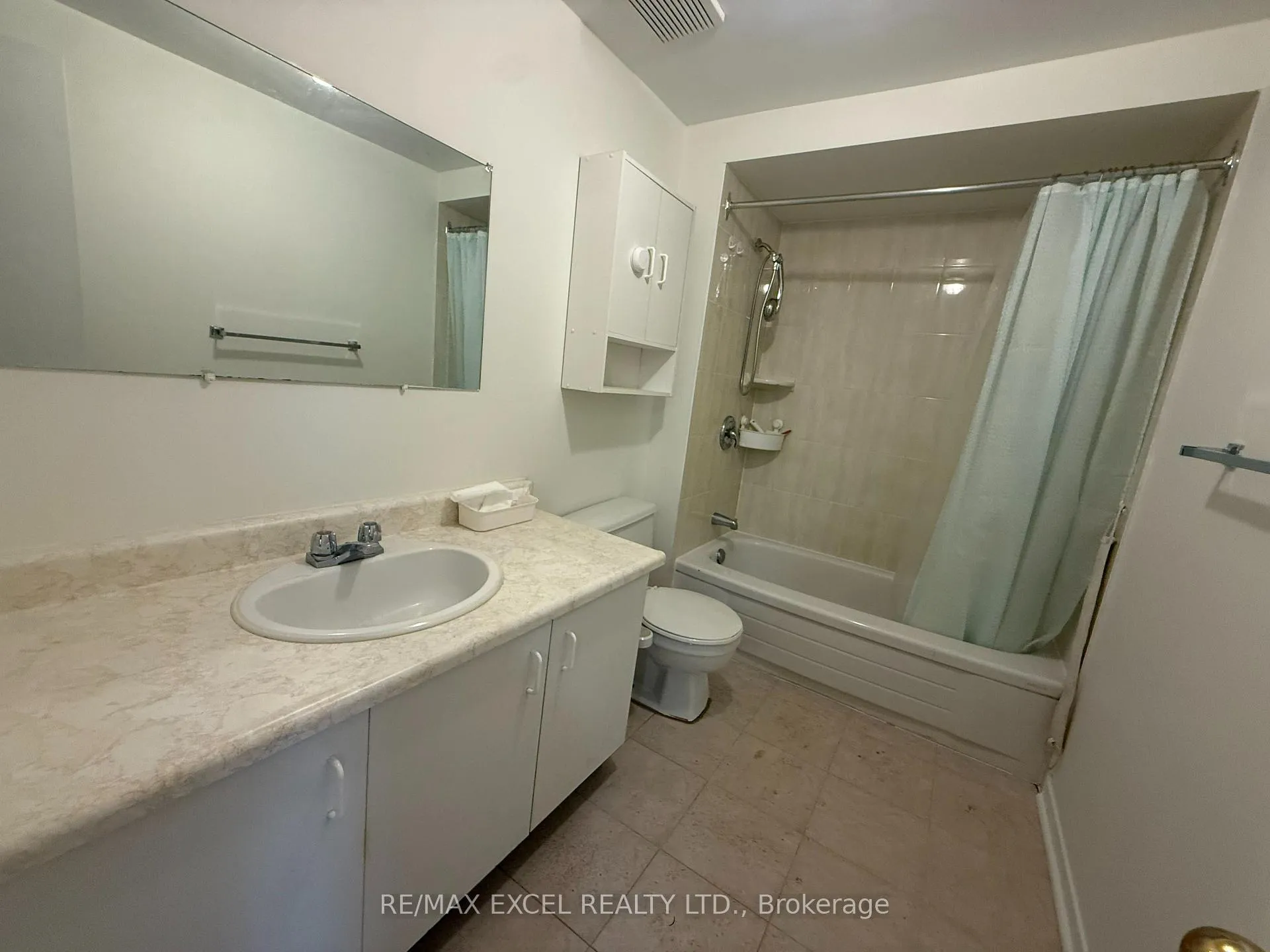 Photo 16 of 18 Ducatel Crescent, Ajax, Central — HOMEH