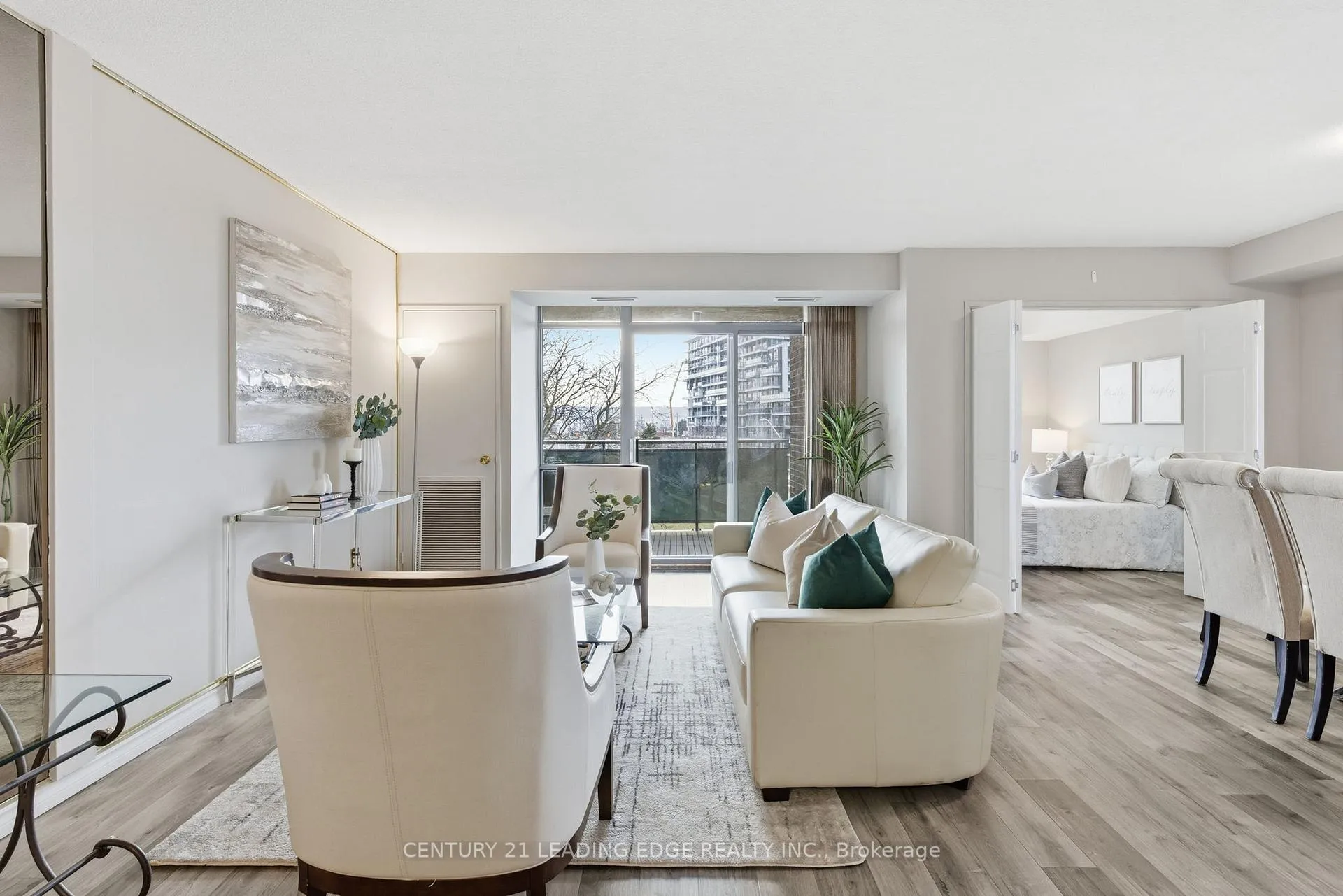 Photo 2 of Unit 407, 301 Frances Avenue, Hamilton, Stoney Creek — HOMEH