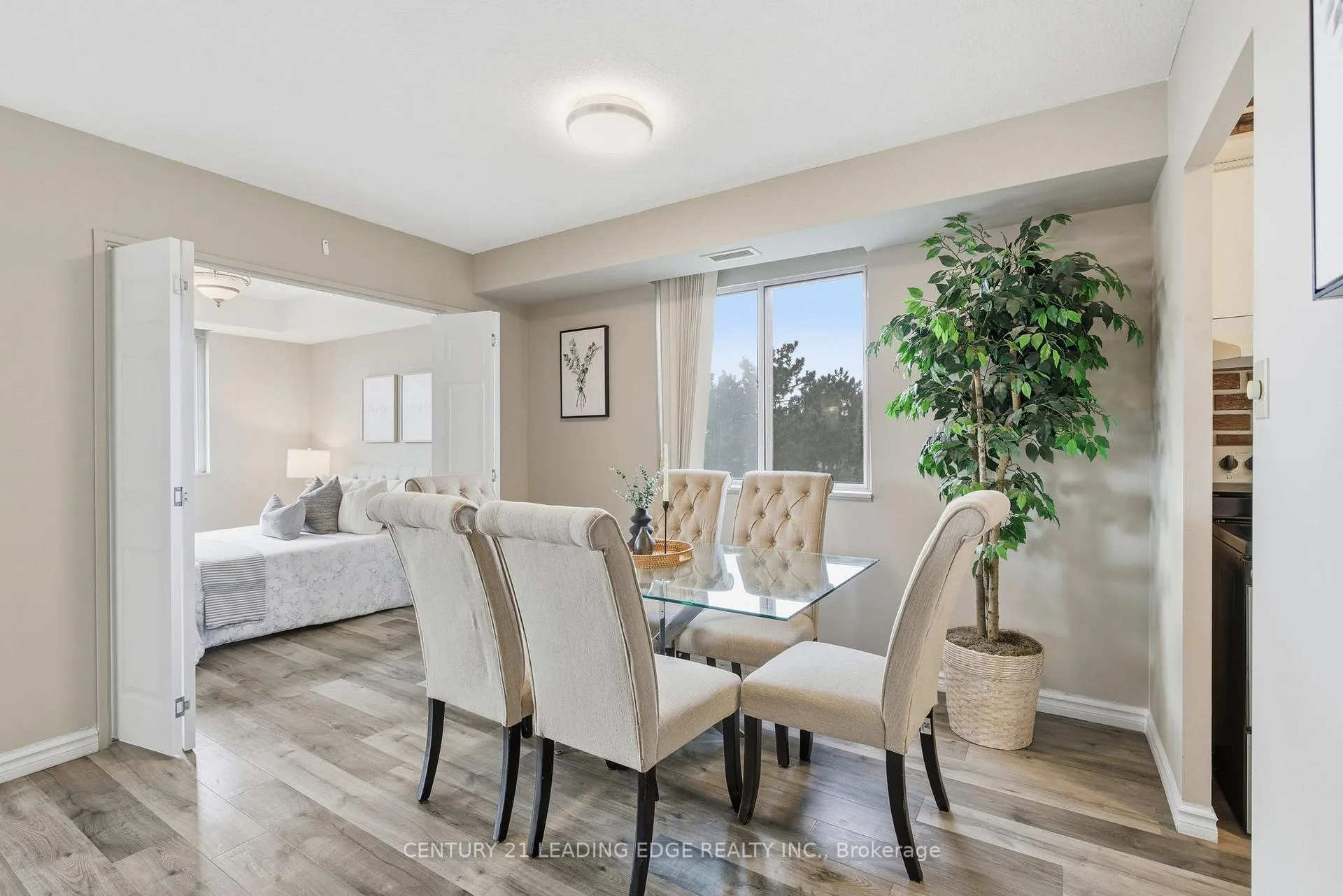 Photo 3 of Unit 407, 301 Frances Avenue, Hamilton, Stoney Creek — HOMEH
