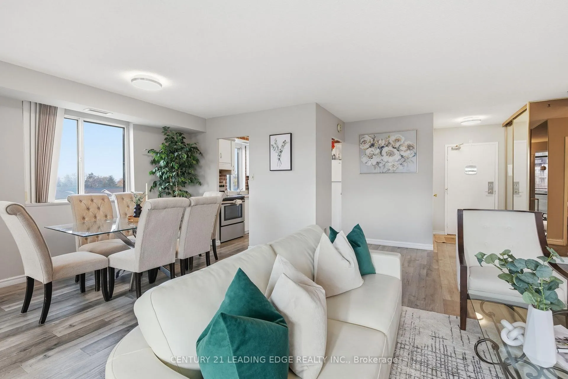 Photo 6 of Unit 407, 301 Frances Avenue, Hamilton, Stoney Creek — HOMEH