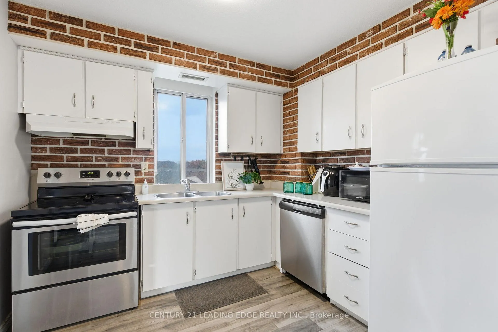 Photo 9 of Unit 407, 301 Frances Avenue, Hamilton, Stoney Creek — HOMEH