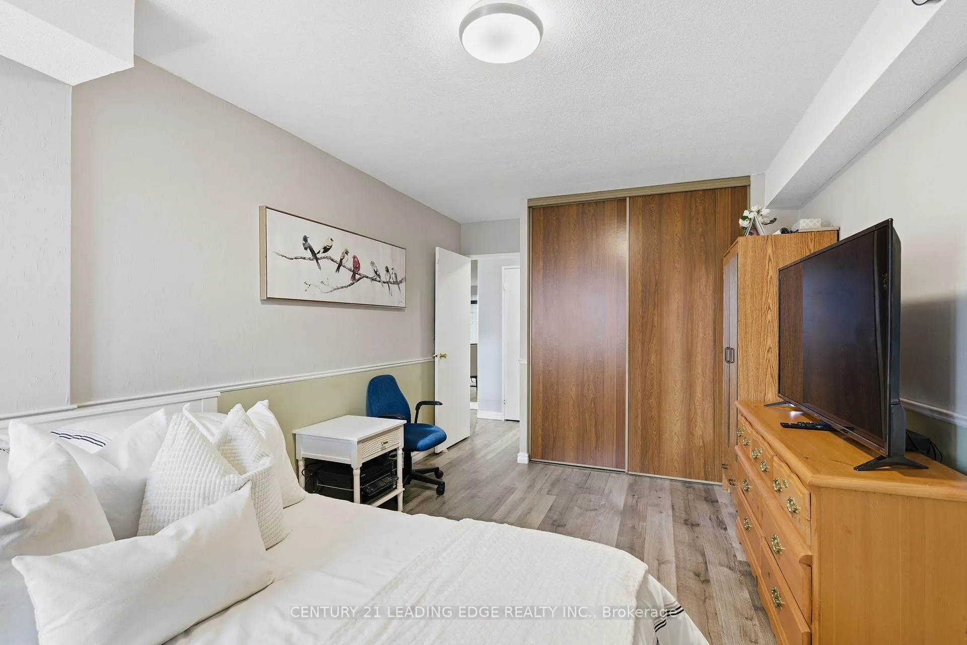 Photo 14 of Unit 407, 301 Frances Avenue, Hamilton, Stoney Creek — HOMEH