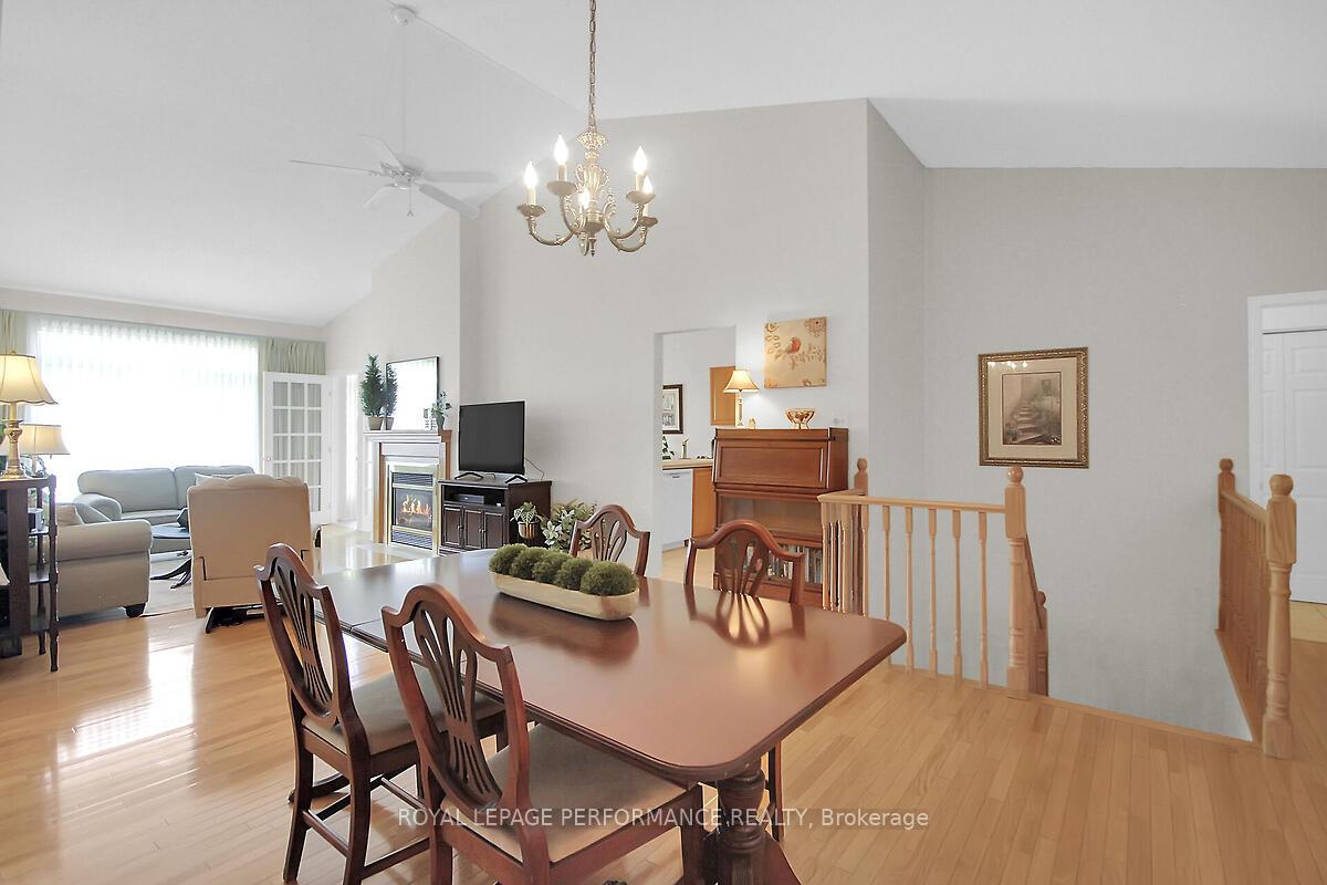 Photo 6 of 6 Briardale Crescent, Ottawa, City View/Skyline/Fisher Heights/Parkwood Hills — HOMEH