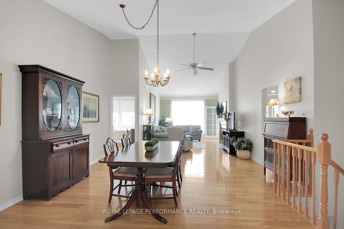 Photo 8 of 6 Briardale Crescent, Ottawa, City View/Skyline/Fisher Heights/Parkwood Hills — HOMEH