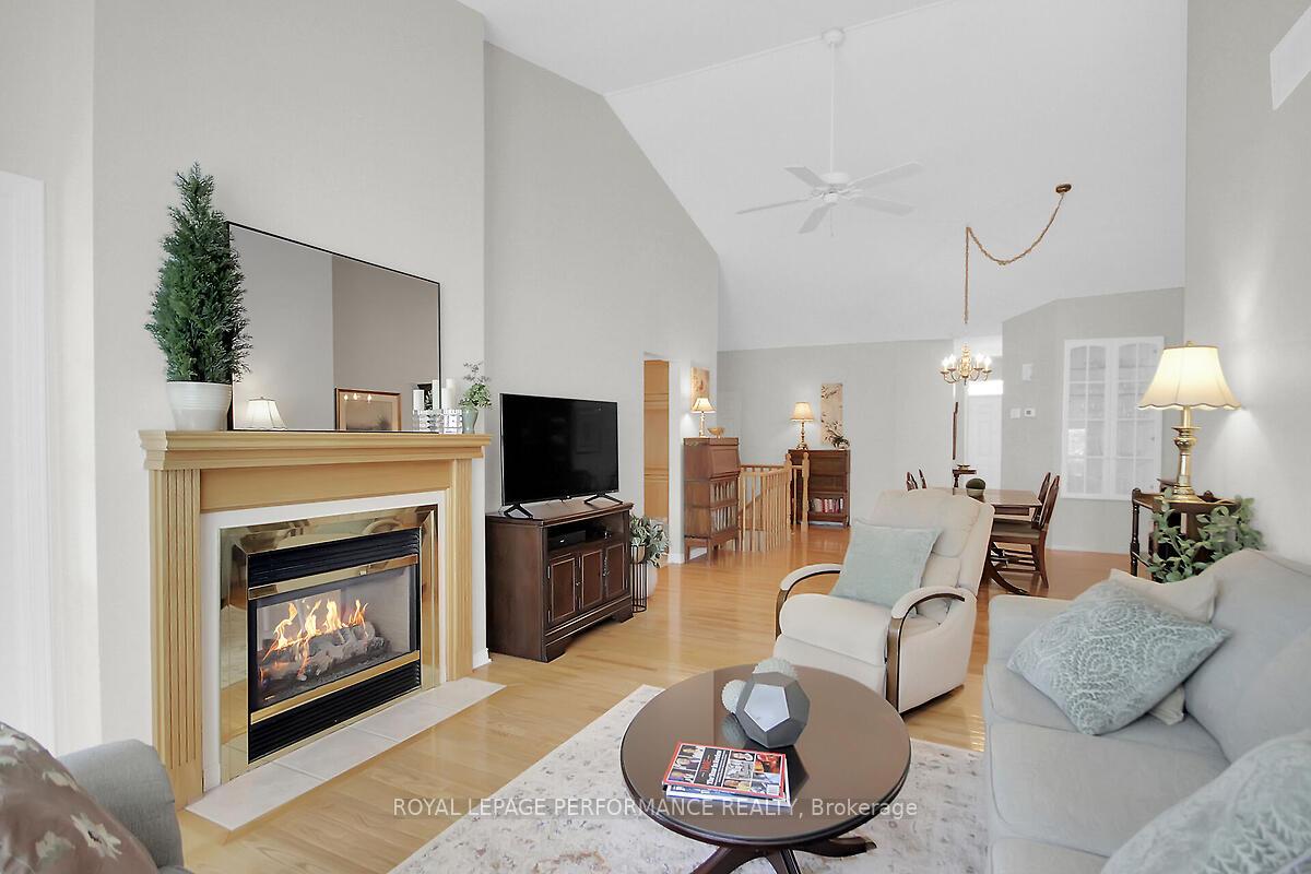 Photo 10 of 6 Briardale Crescent, Ottawa, City View/Skyline/Fisher Heights/Parkwood Hills — HOMEH