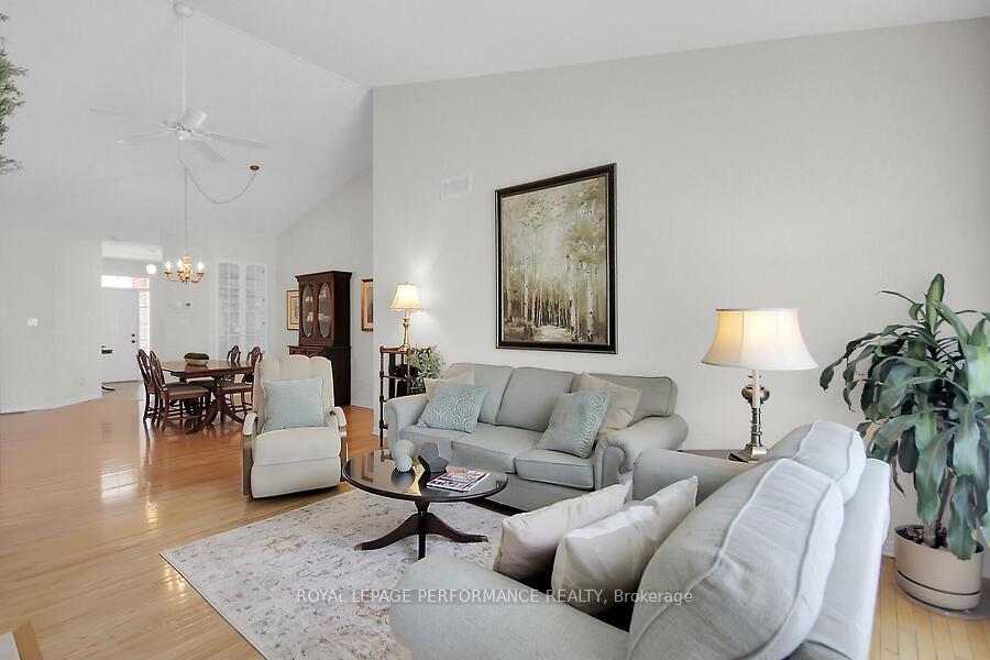 Photo 11 of 6 Briardale Crescent, Ottawa, City View/Skyline/Fisher Heights/Parkwood Hills — HOMEH