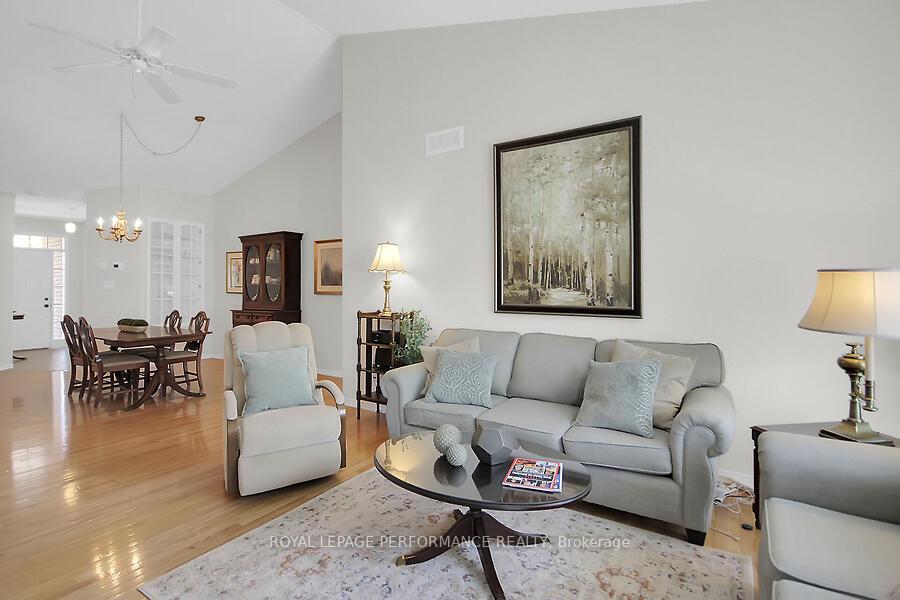 Photo 13 of 6 Briardale Crescent, Ottawa, City View/Skyline/Fisher Heights/Parkwood Hills — HOMEH