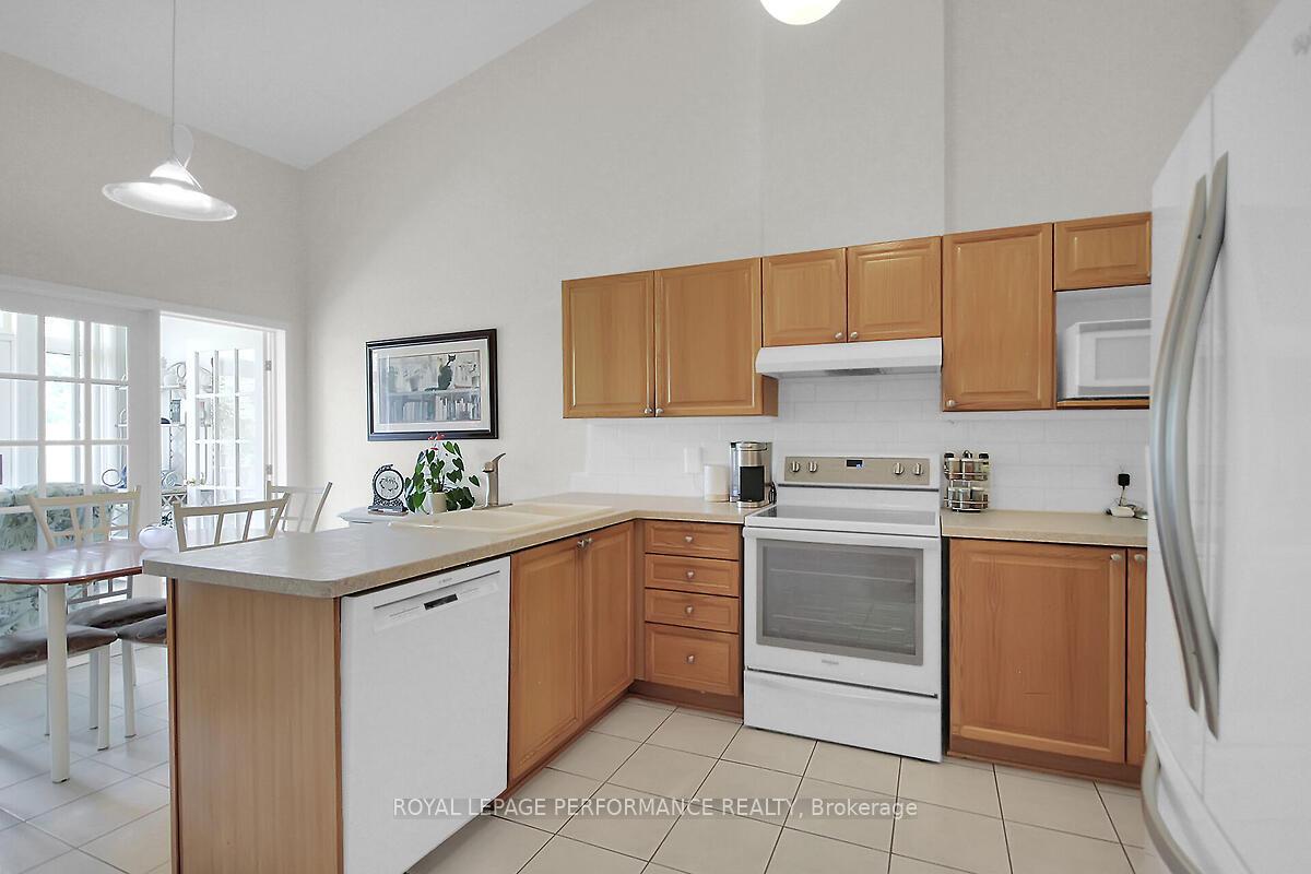 Photo 15 of 6 Briardale Crescent, Ottawa, City View/Skyline/Fisher Heights/Parkwood Hills — HOMEH
