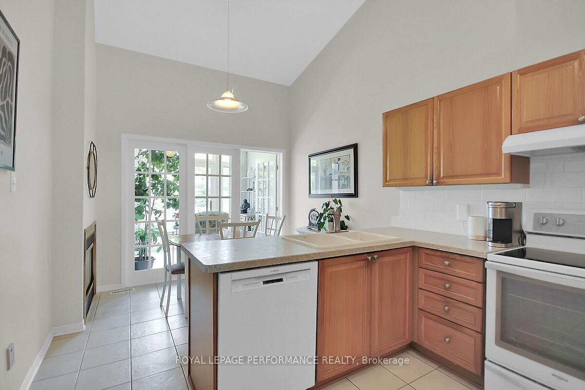 Photo 16 of 6 Briardale Crescent, Ottawa, City View/Skyline/Fisher Heights/Parkwood Hills — HOMEH