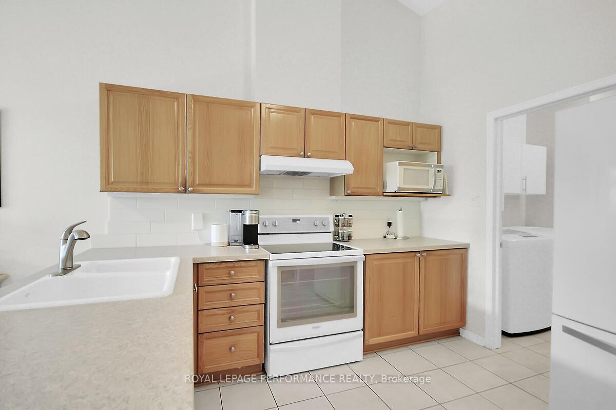 Photo 17 of 6 Briardale Crescent, Ottawa, City View/Skyline/Fisher Heights/Parkwood Hills — HOMEH
