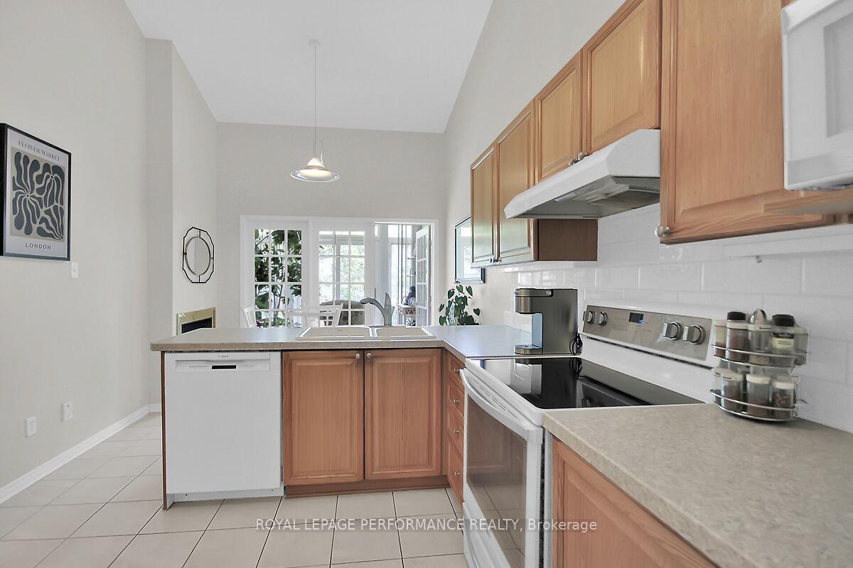 Photo 18 of 6 Briardale Crescent, Ottawa, City View/Skyline/Fisher Heights/Parkwood Hills — HOMEH