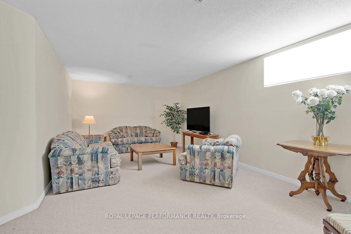 Photo 34 of 6 Briardale Crescent, Ottawa, City View/Skyline/Fisher Heights/Parkwood Hills — HOMEH