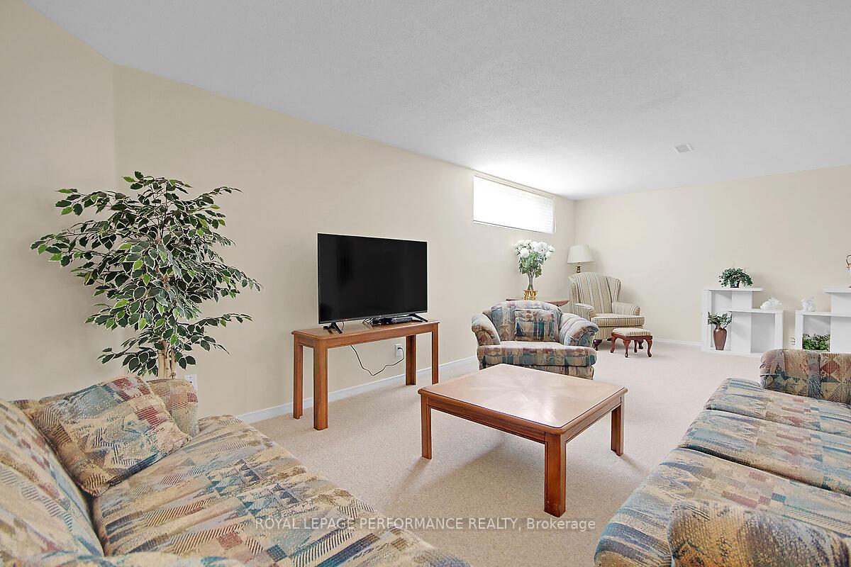 Photo 35 of 6 Briardale Crescent, Ottawa, City View/Skyline/Fisher Heights/Parkwood Hills — HOMEH