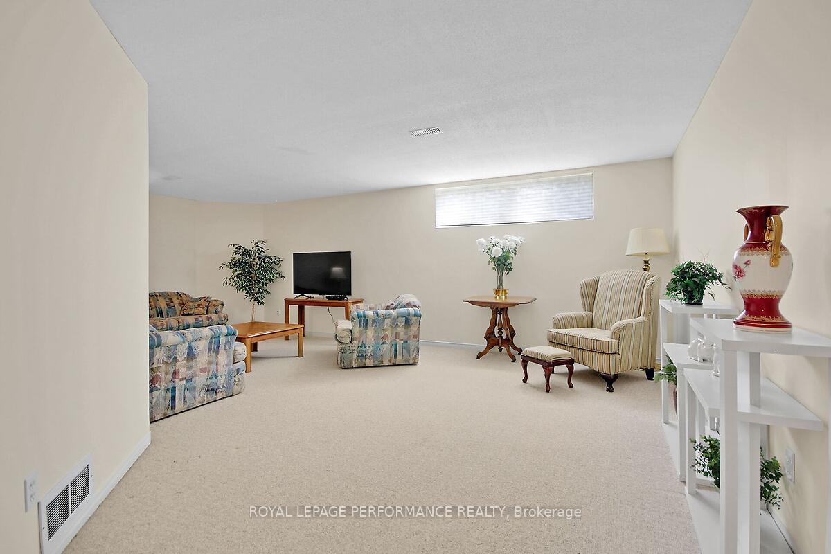 Photo 36 of 6 Briardale Crescent, Ottawa, City View/Skyline/Fisher Heights/Parkwood Hills — HOMEH