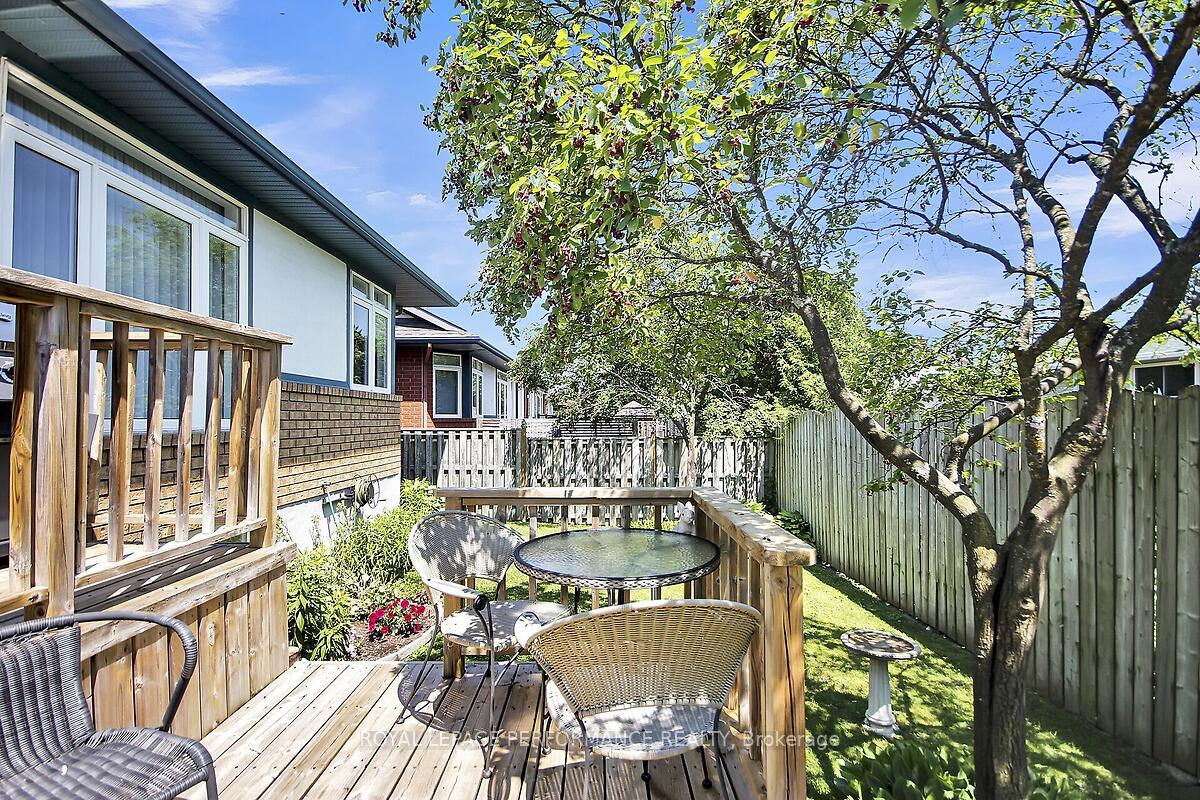 Photo 40 of 6 Briardale Crescent, Ottawa, City View/Skyline/Fisher Heights/Parkwood Hills — HOMEH