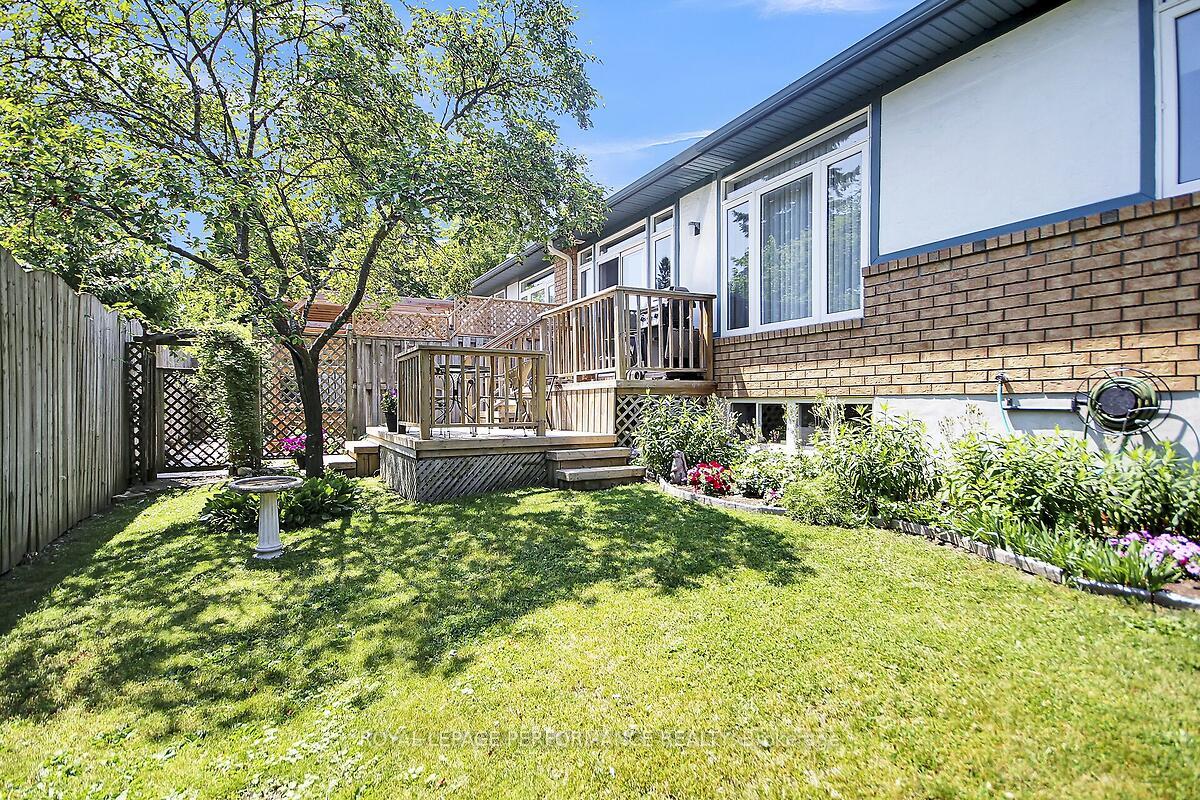 Photo 42 of 6 Briardale Crescent, Ottawa, City View/Skyline/Fisher Heights/Parkwood Hills — HOMEH
