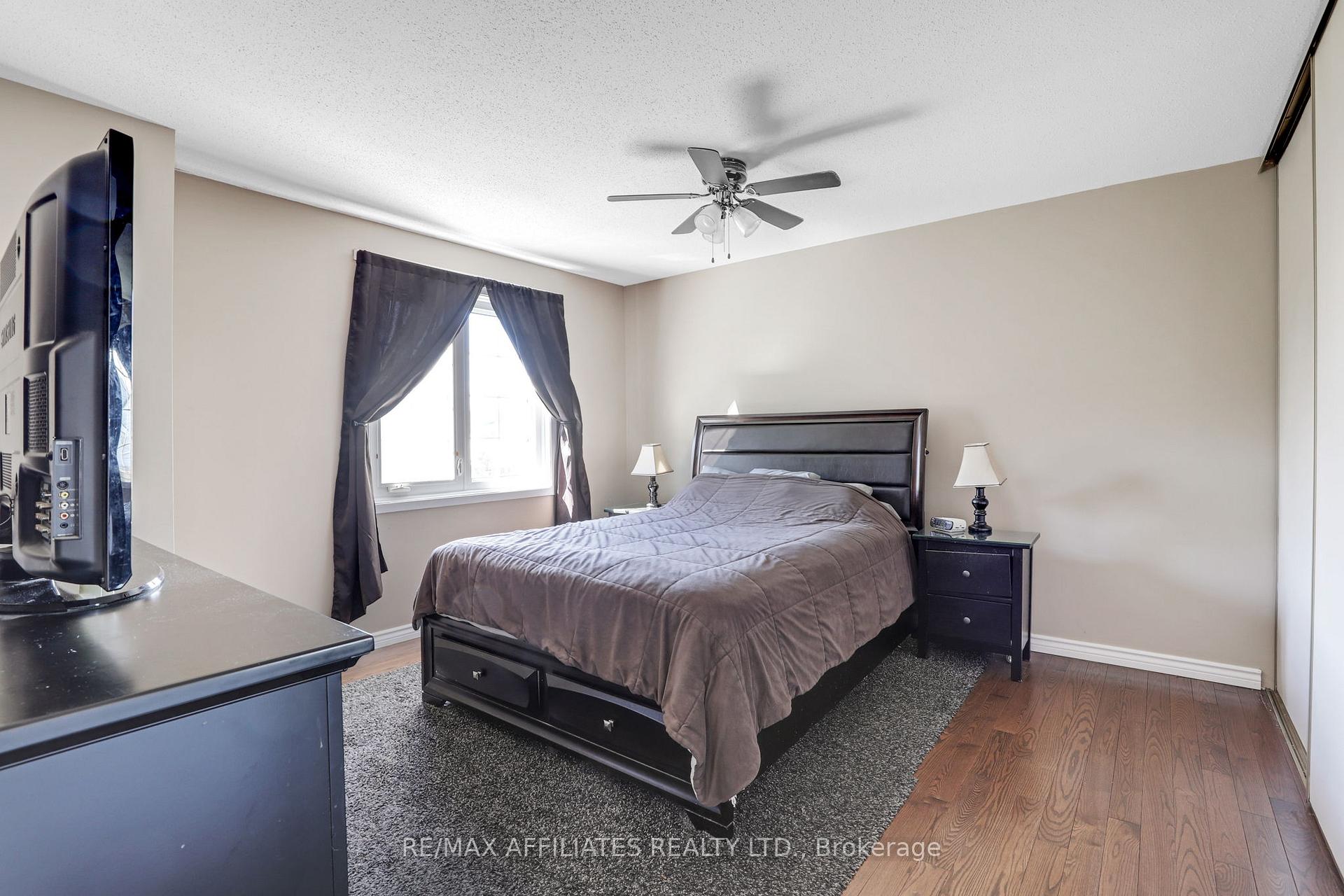 Photo 4 of 22 Castlegreen Private, Ottawa, Hunt Club Park/Greenboro — HOMEH