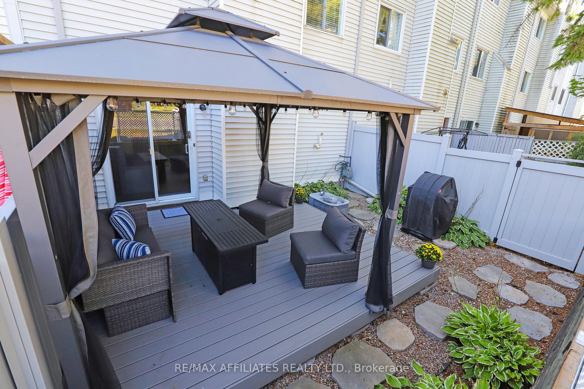 Photo 5 of 22 Castlegreen Private, Ottawa, Hunt Club Park/Greenboro — HOMEH