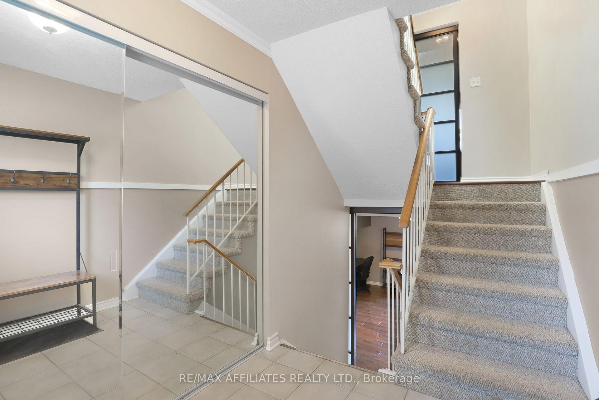 Photo 9 of 22 Castlegreen Private, Ottawa, Hunt Club Park/Greenboro — HOMEH