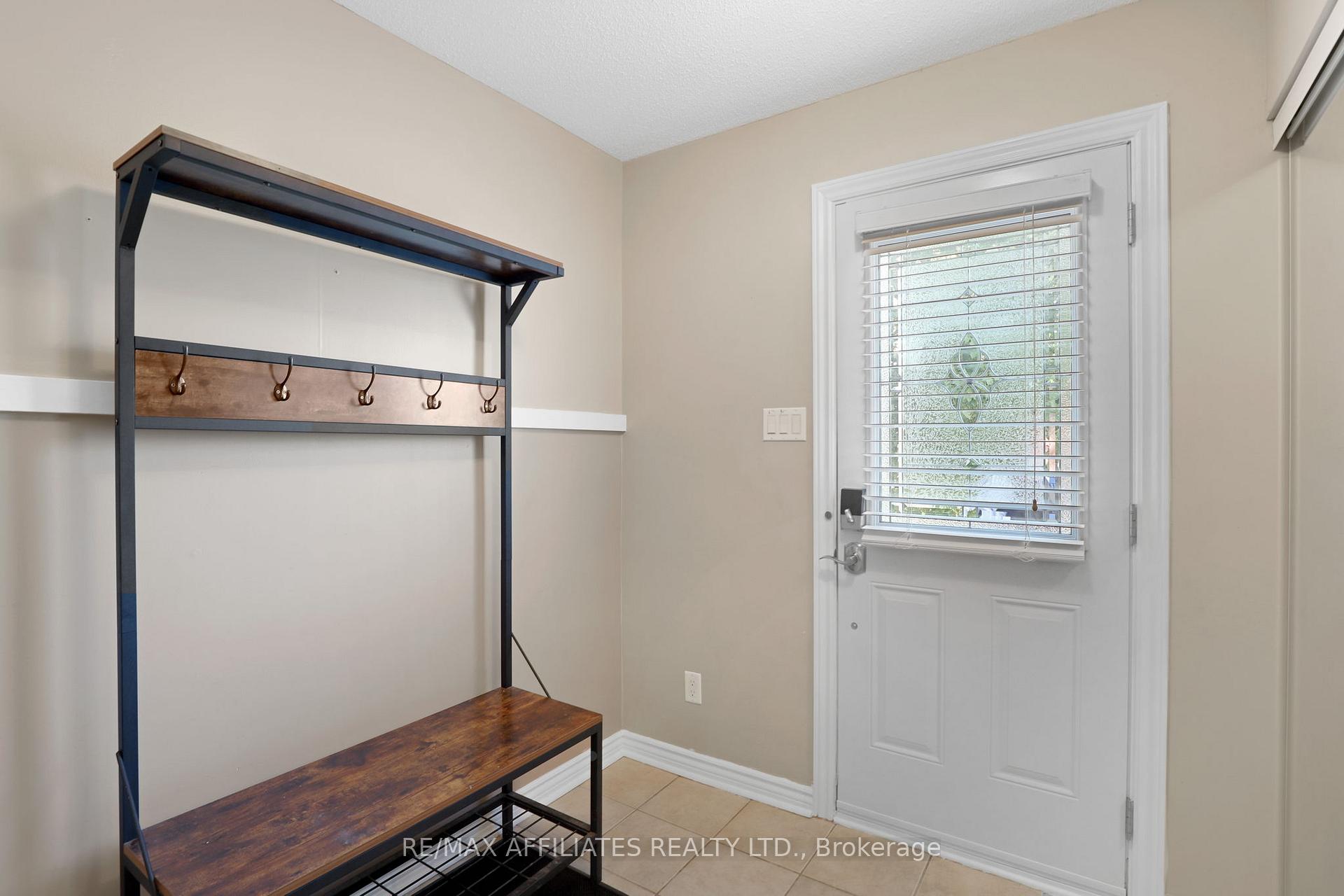 Photo 10 of 22 Castlegreen Private, Ottawa, Hunt Club Park/Greenboro — HOMEH