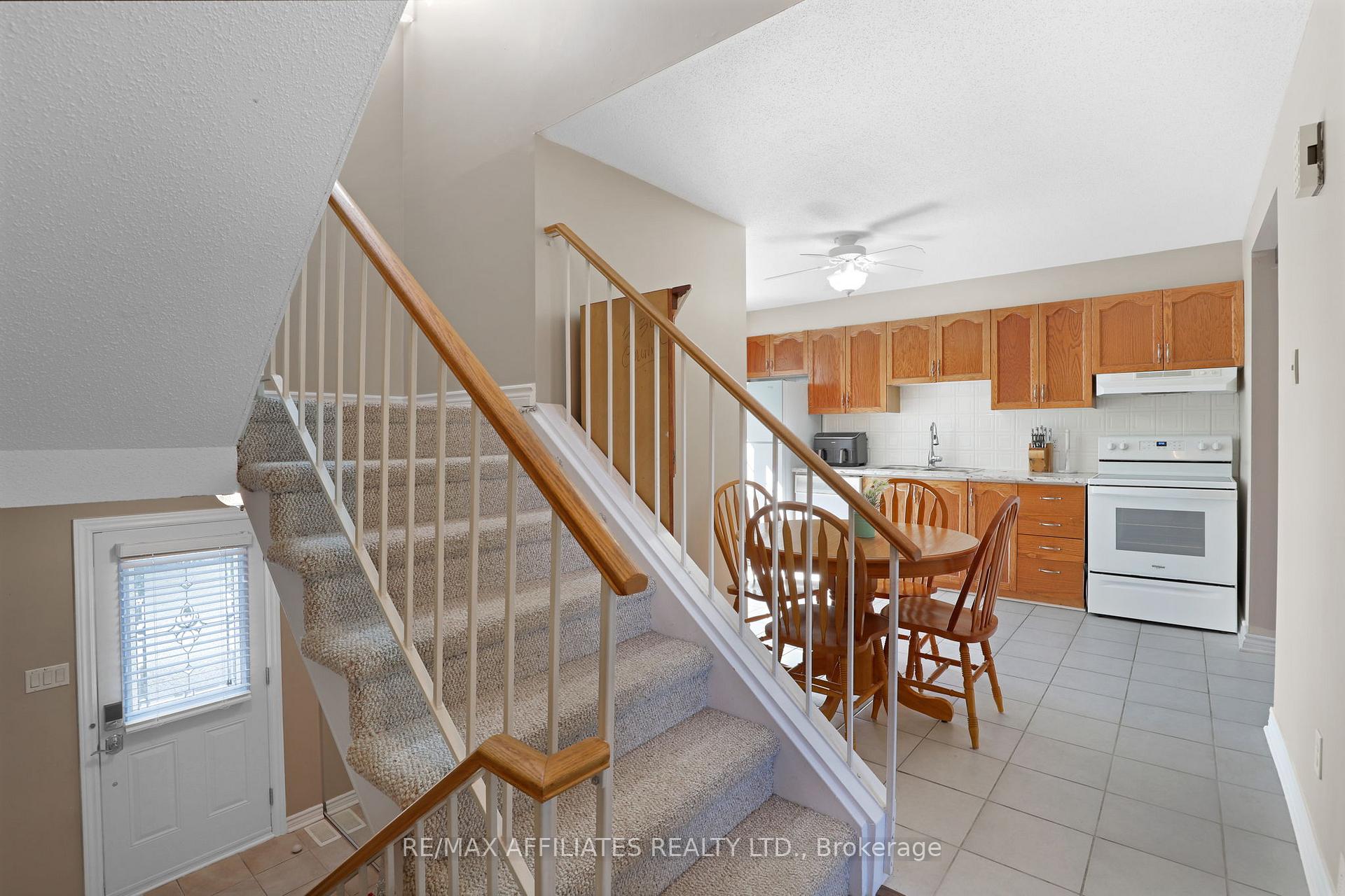Photo 11 of 22 Castlegreen Private, Ottawa, Hunt Club Park/Greenboro — HOMEH