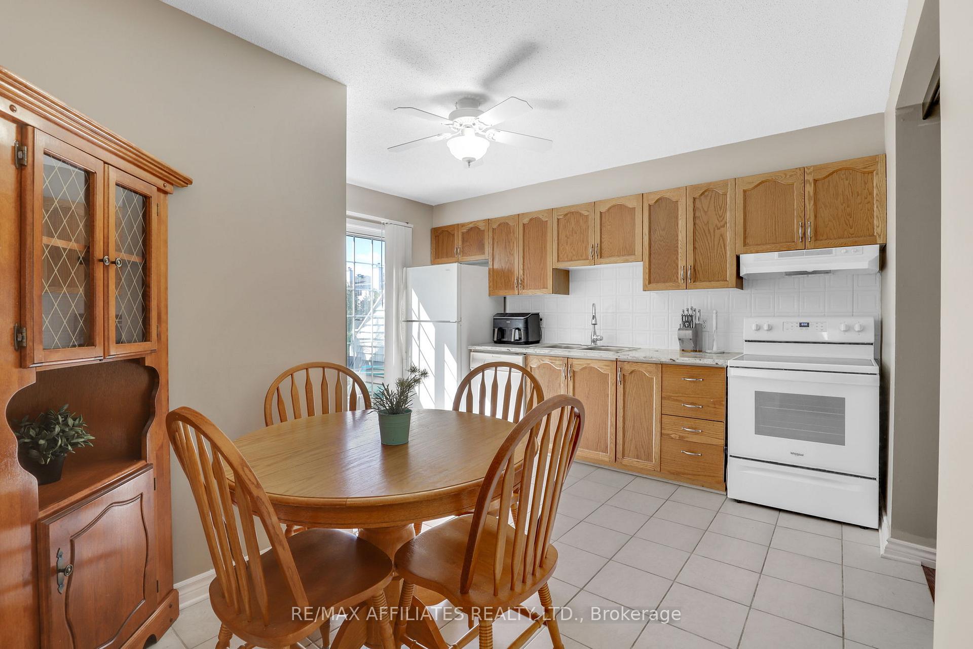 Photo 12 of 22 Castlegreen Private, Ottawa, Hunt Club Park/Greenboro — HOMEH