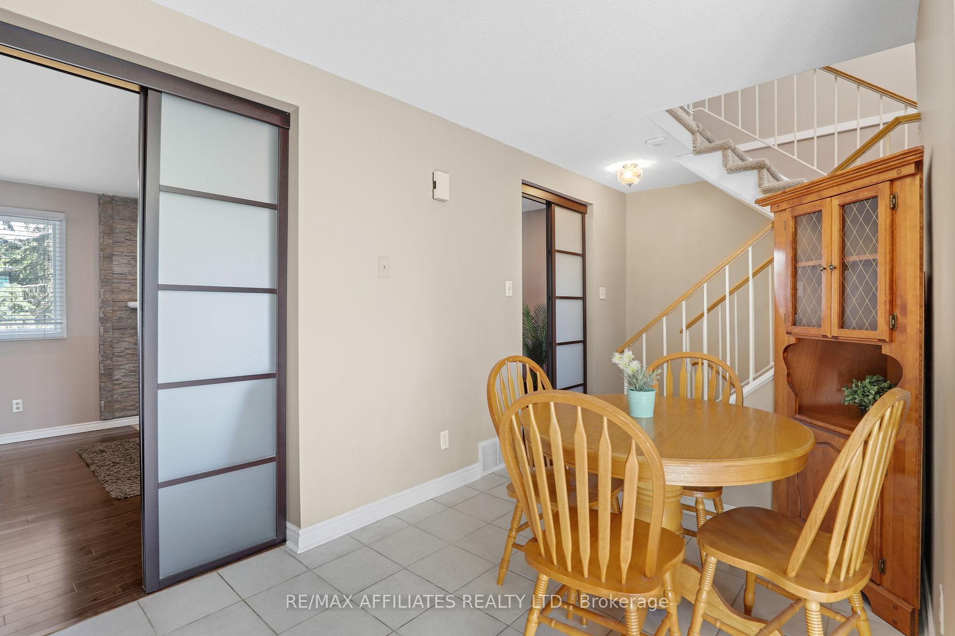 Photo 14 of 22 Castlegreen Private, Ottawa, Hunt Club Park/Greenboro — HOMEH