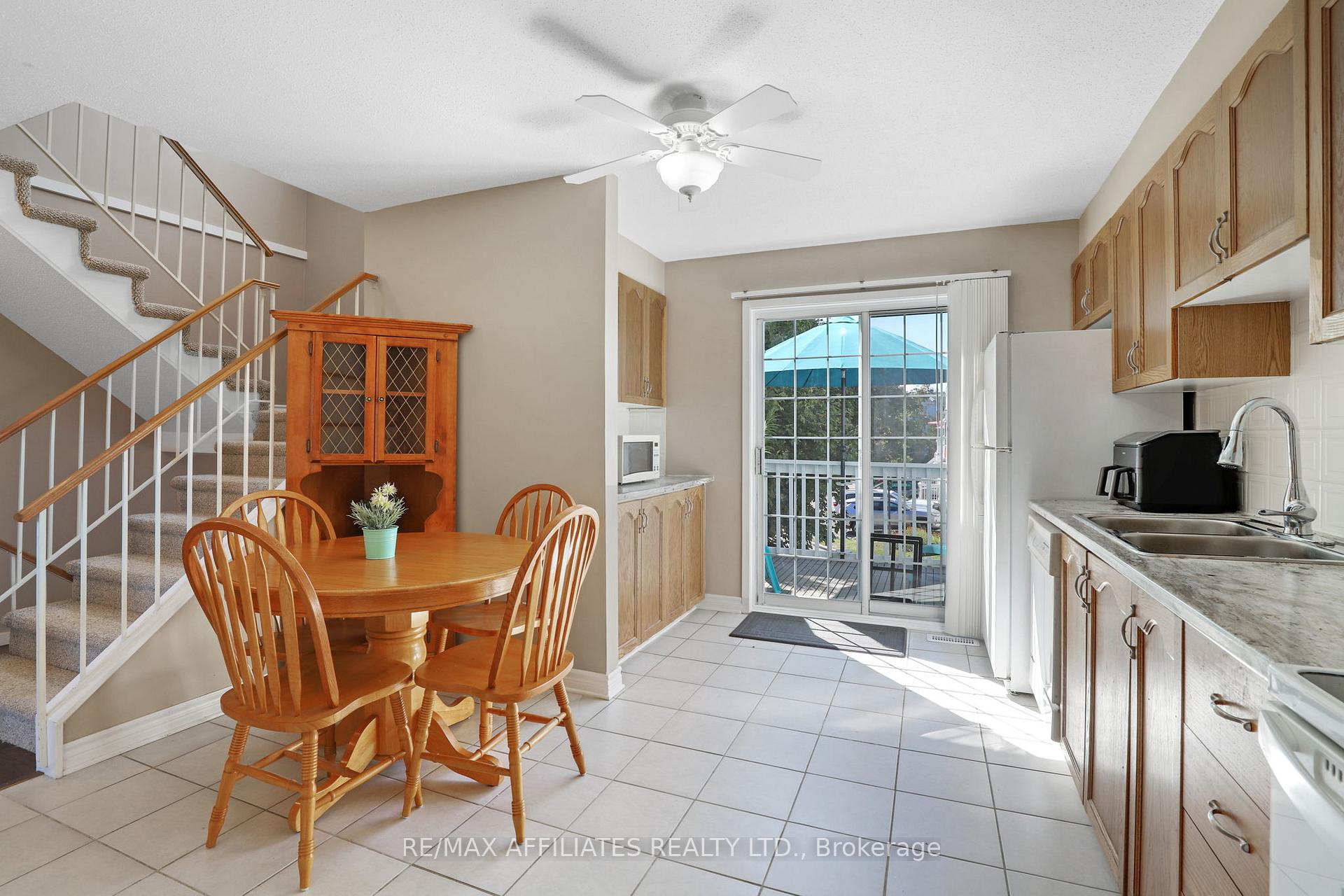 Photo 16 of 22 Castlegreen Private, Ottawa, Hunt Club Park/Greenboro — HOMEH