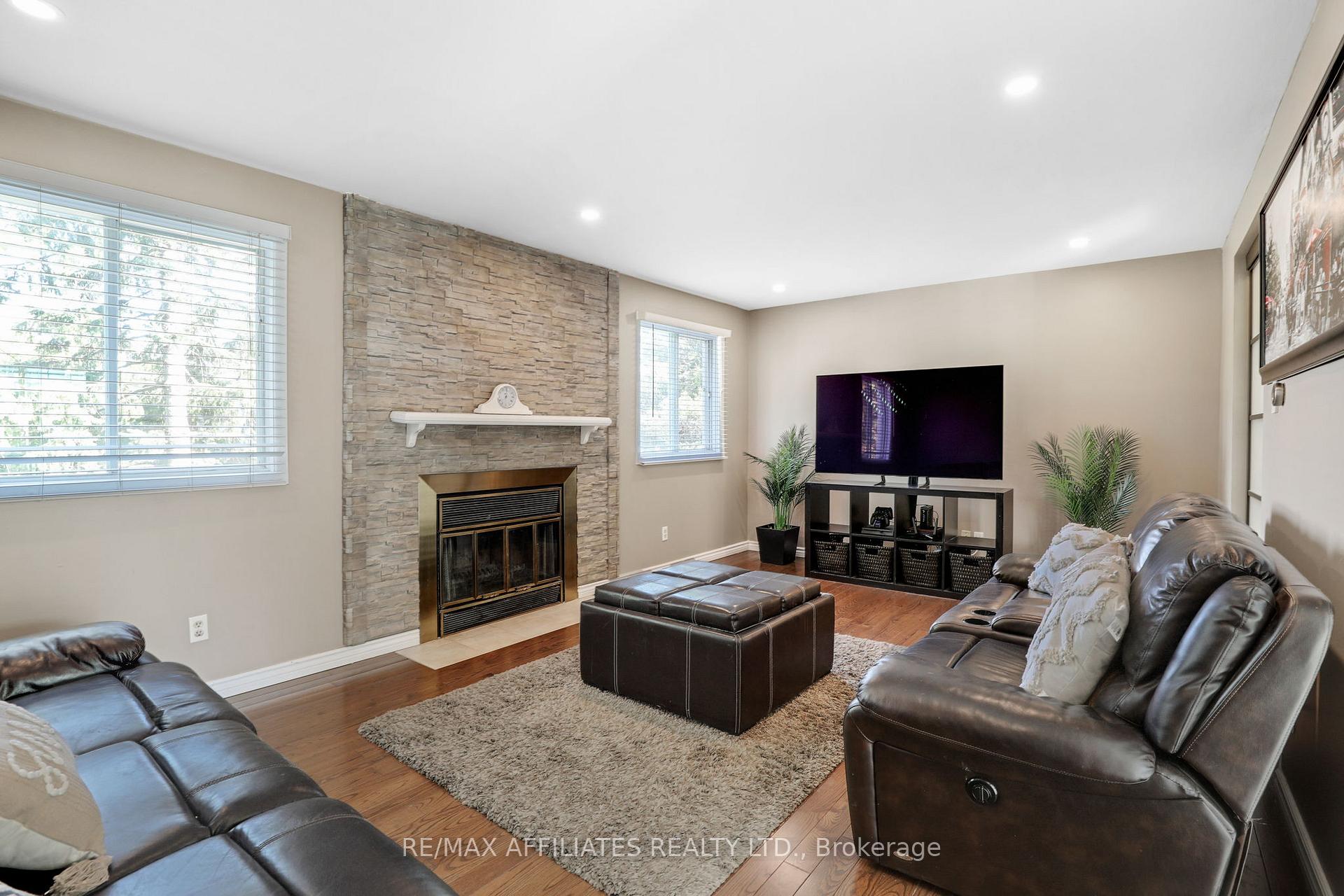 Photo 18 of 22 Castlegreen Private, Ottawa, Hunt Club Park/Greenboro — HOMEH