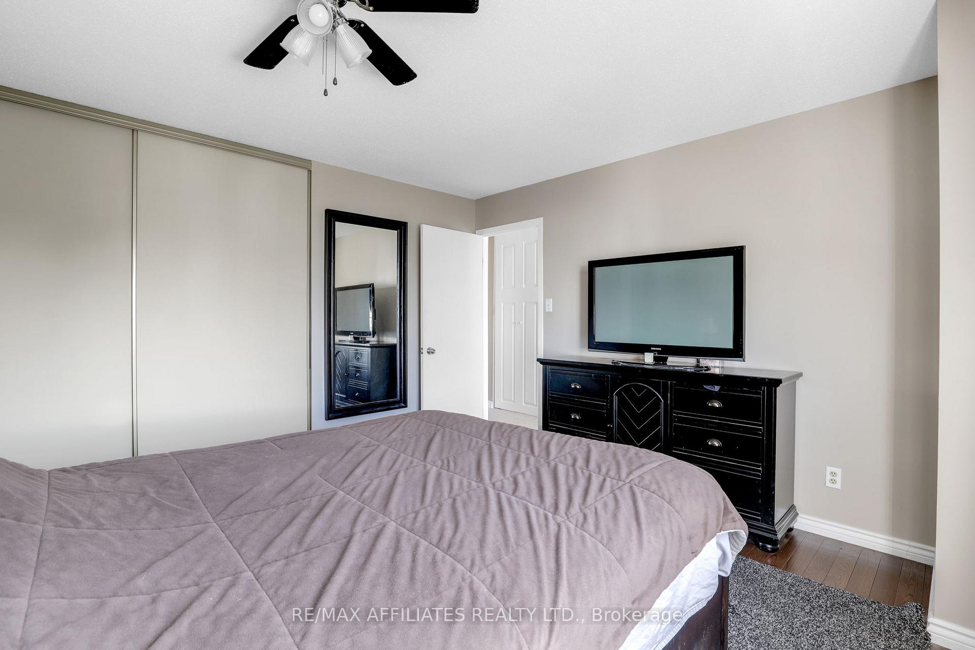 Photo 20 of 22 Castlegreen Private, Ottawa, Hunt Club Park/Greenboro — HOMEH