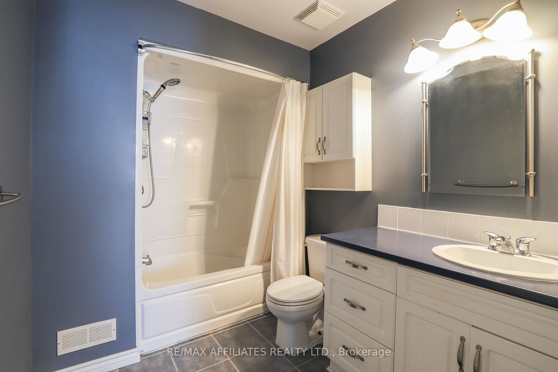 Photo 24 of 22 Castlegreen Private, Ottawa, Hunt Club Park/Greenboro — HOMEH