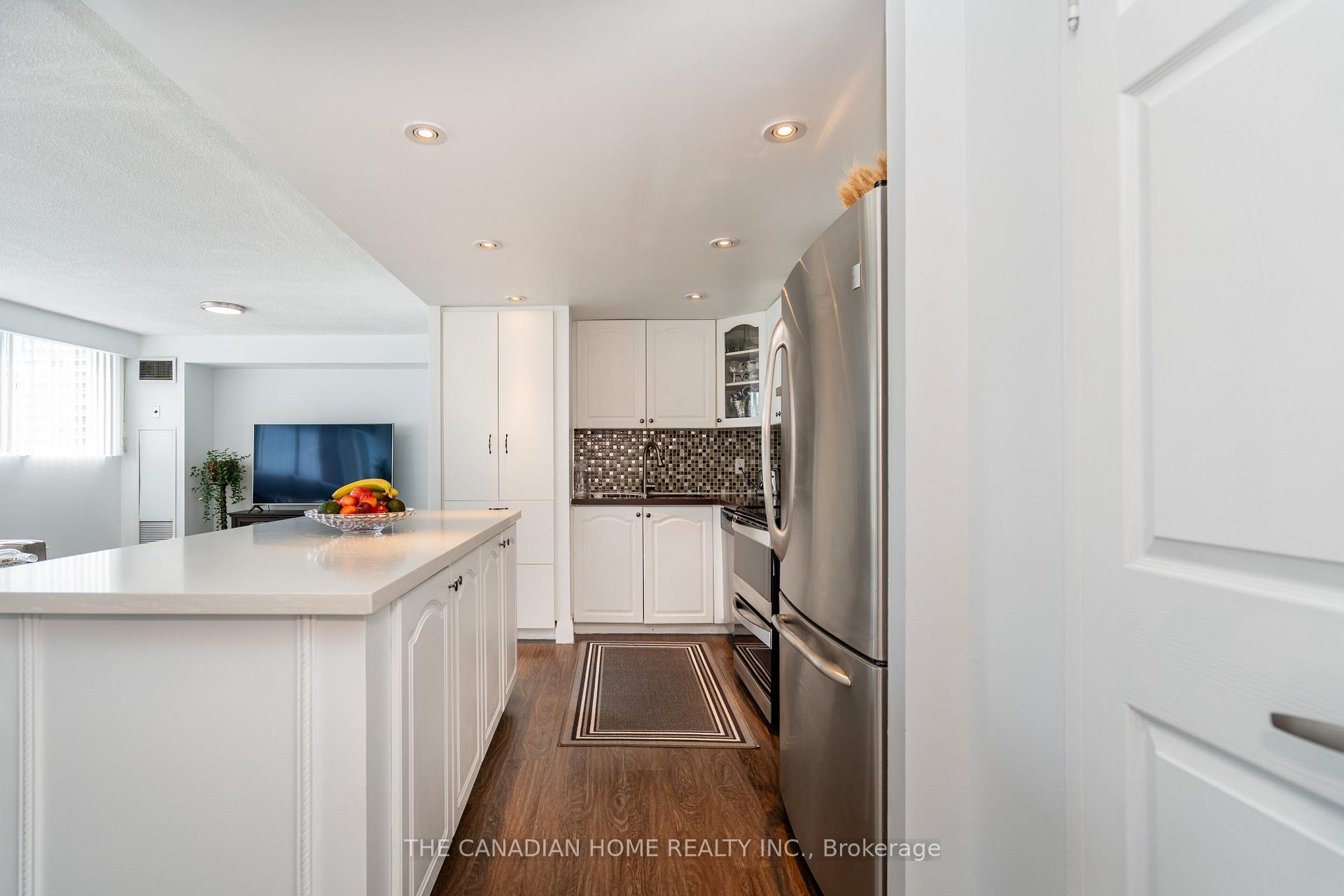 Photo 5 of Unit 607, 3695 Kaneff Crescent, Mississauga, Mississauga Valleys — HOMEH