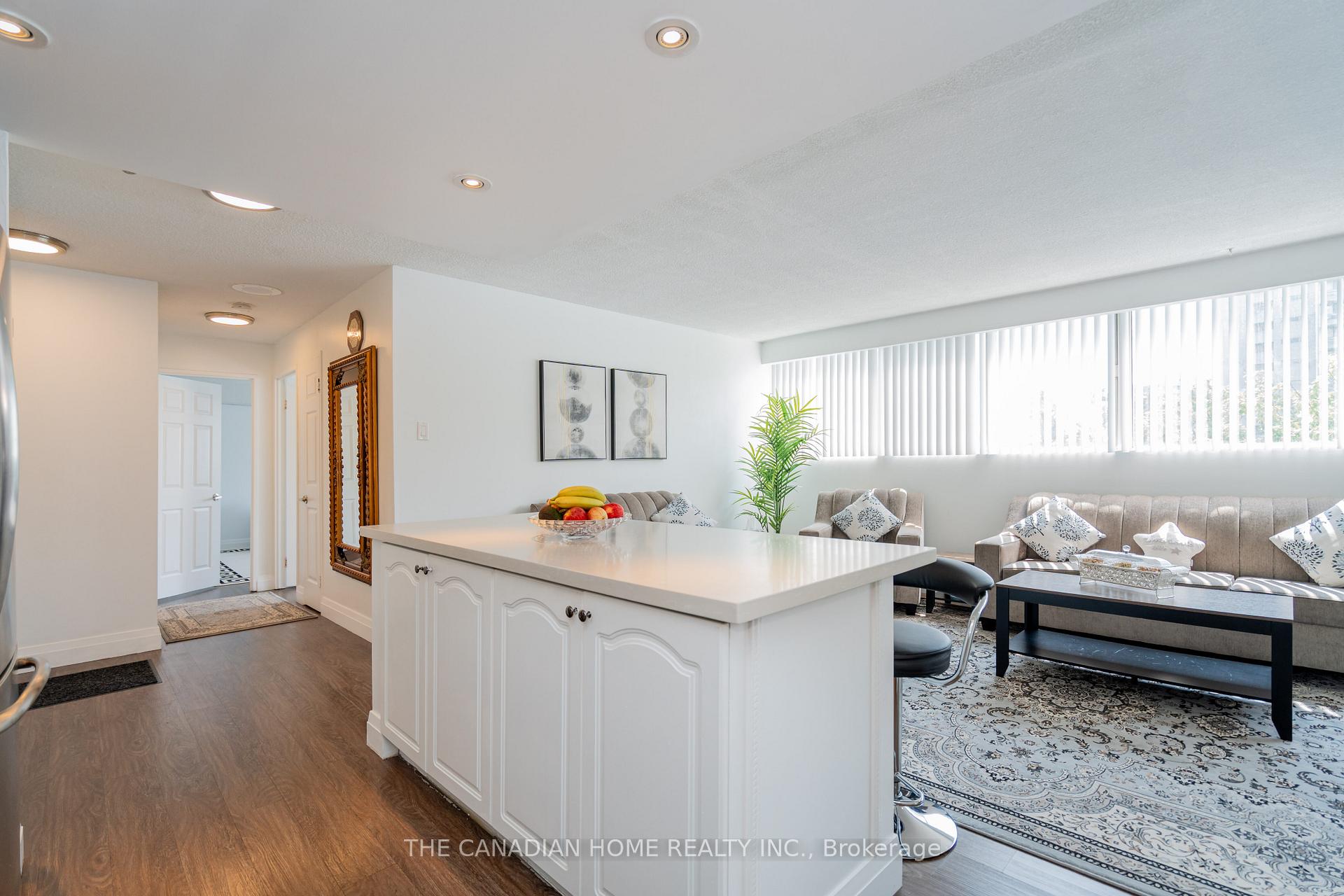 Photo 3 of Unit 607, 3695 Kaneff Crescent, Mississauga, Mississauga Valleys — HOMEH