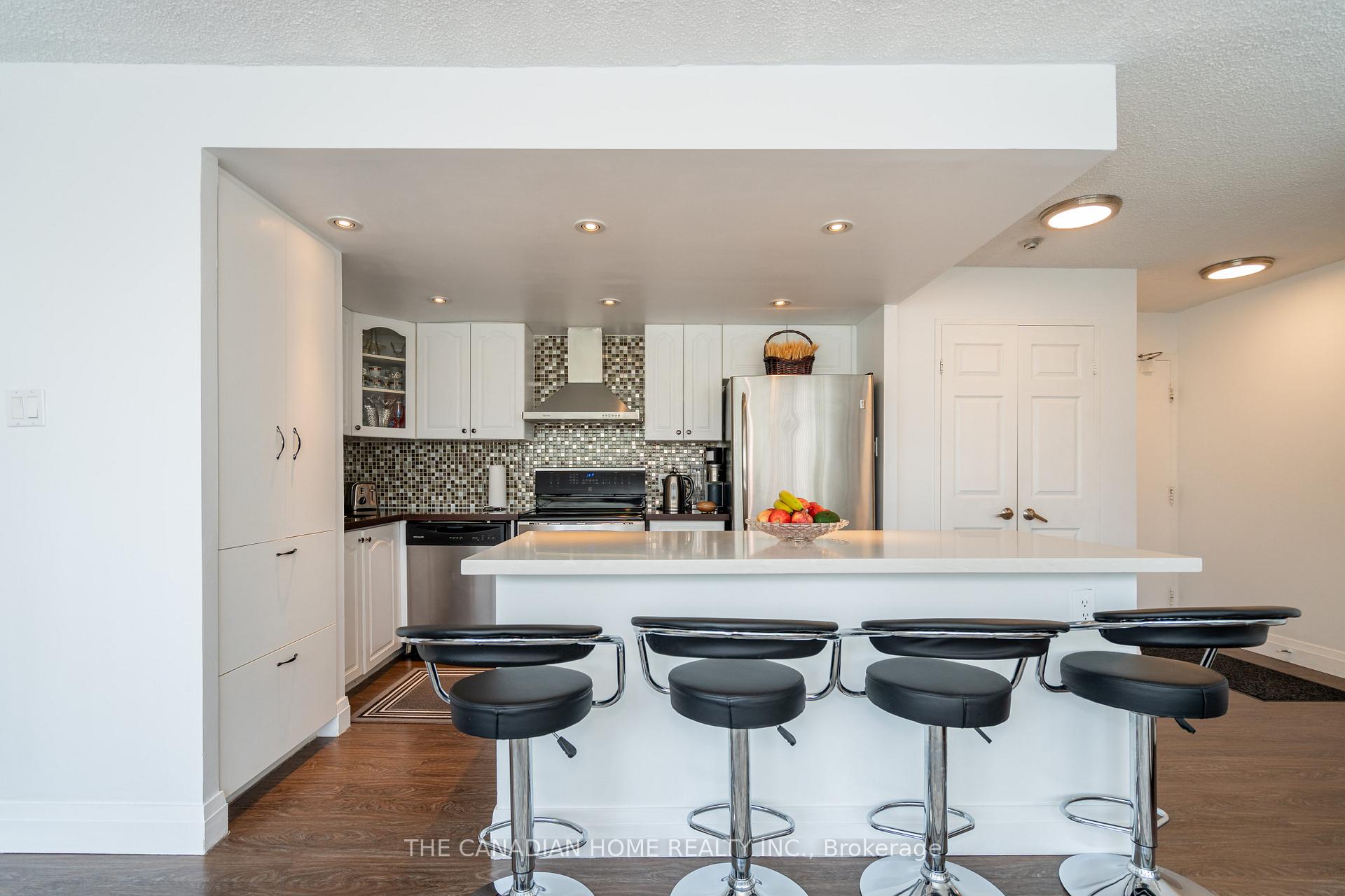 Photo 4 of Unit 607, 3695 Kaneff Crescent, Mississauga, Mississauga Valleys — HOMEH