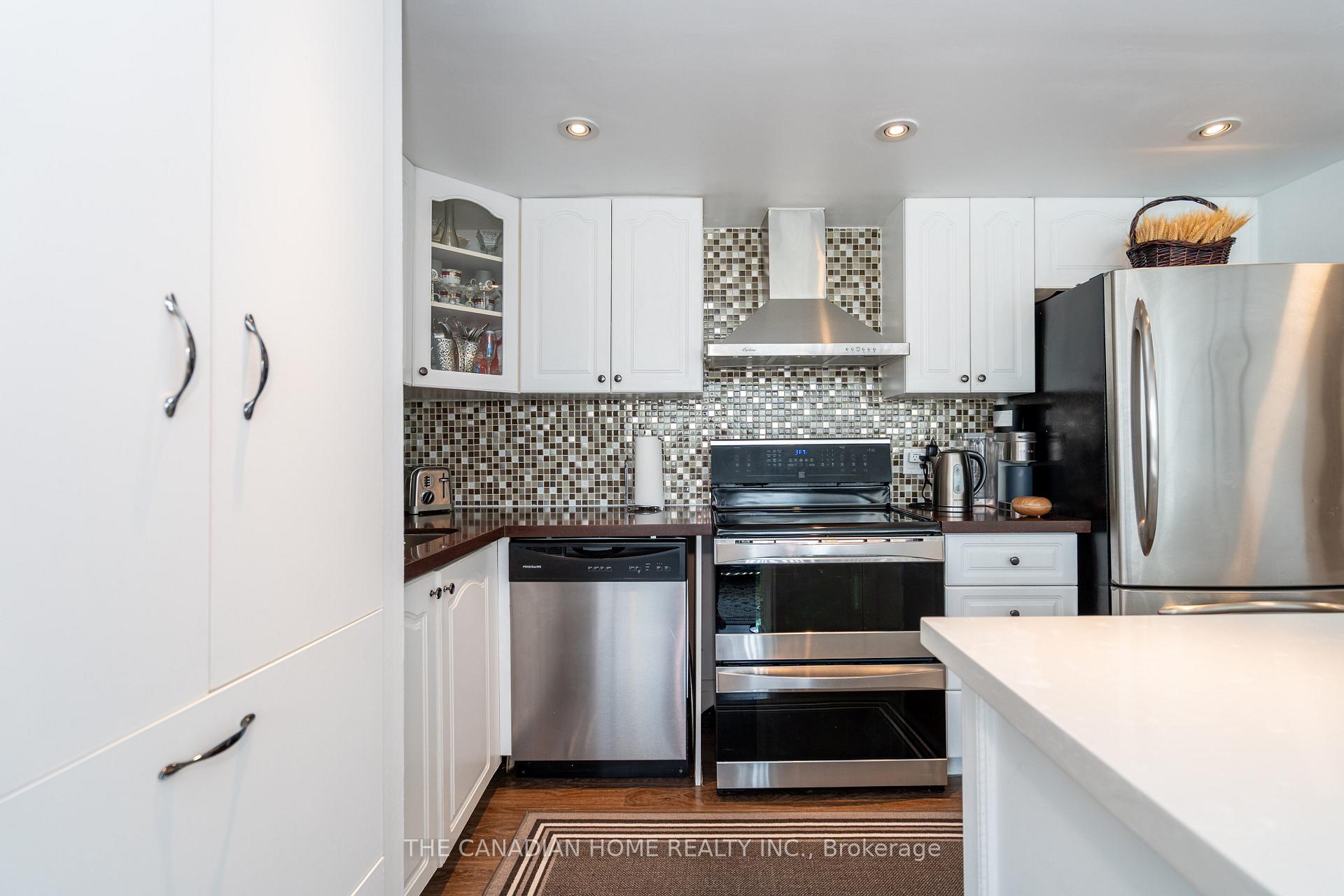 Photo 6 of Unit 607, 3695 Kaneff Crescent, Mississauga, Mississauga Valleys — HOMEH