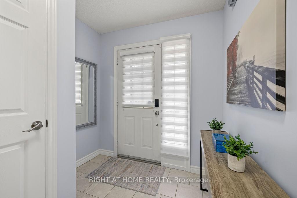 Photo 3 of Unit 9, 810 Golf Links Road, Hamilton, Meadowlands — HOMEH