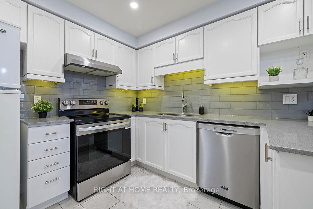 Photo 7 of Unit 9, 810 Golf Links Road, Hamilton, Meadowlands — HOMEH