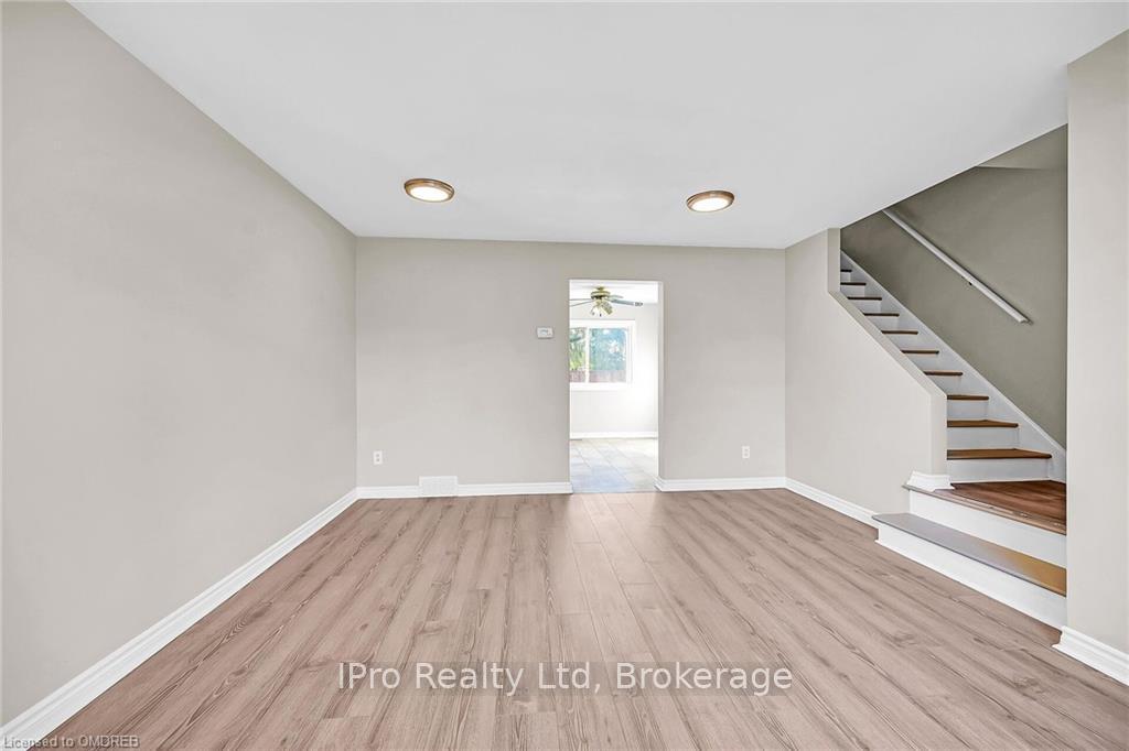 Photo 4 of Unit 11, 8 Eastview Avenue, Hamilton, Riverdale — HOMEH