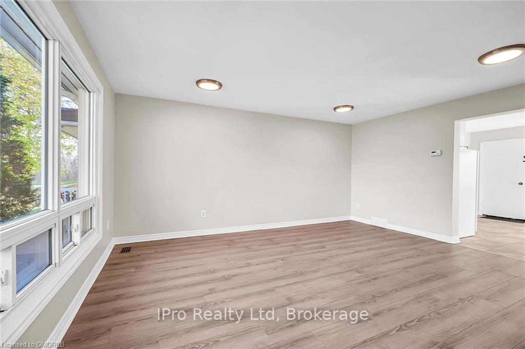 Photo 5 of Unit 11, 8 Eastview Avenue, Hamilton, Riverdale — HOMEH